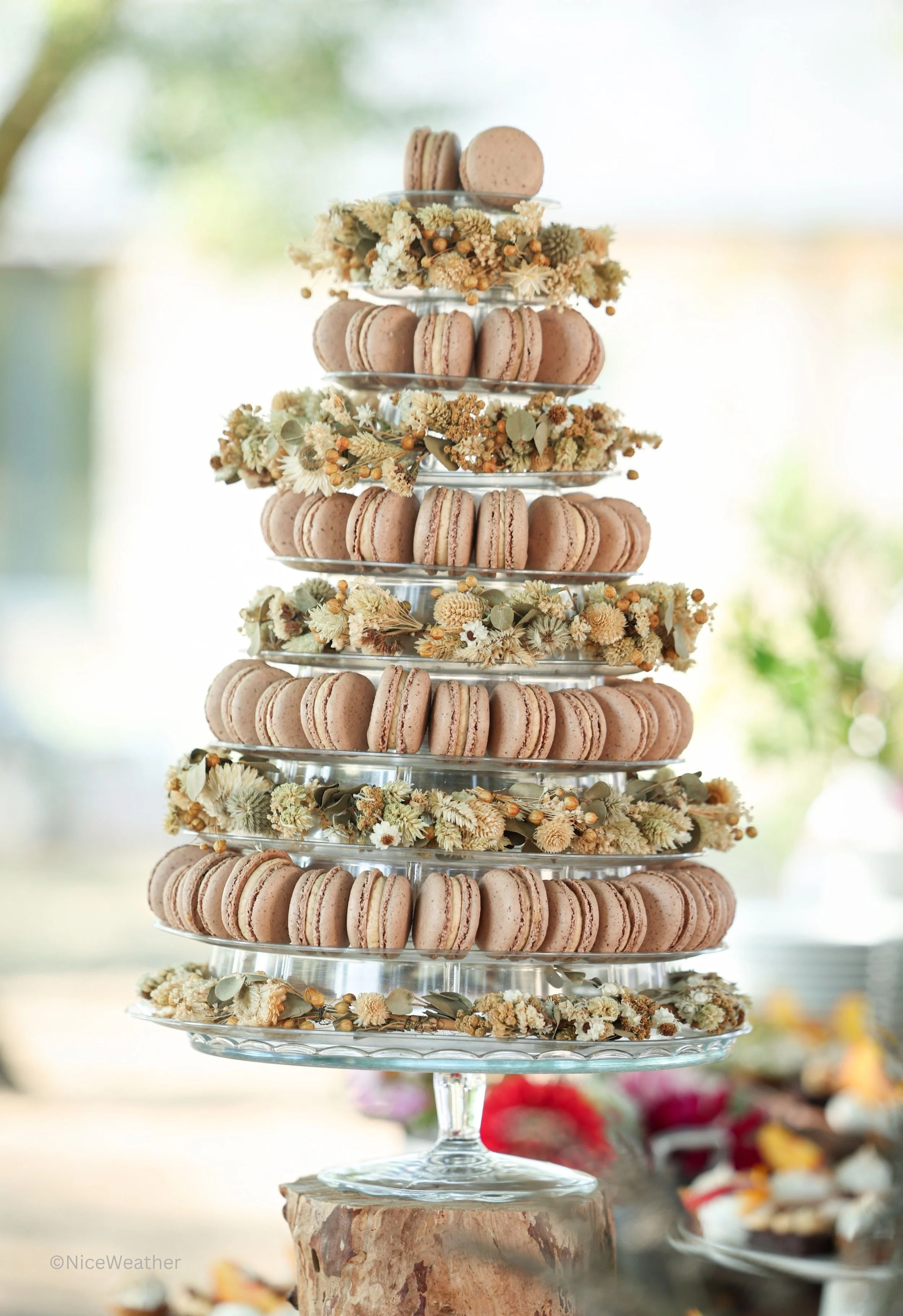 Pièce montée de macarons