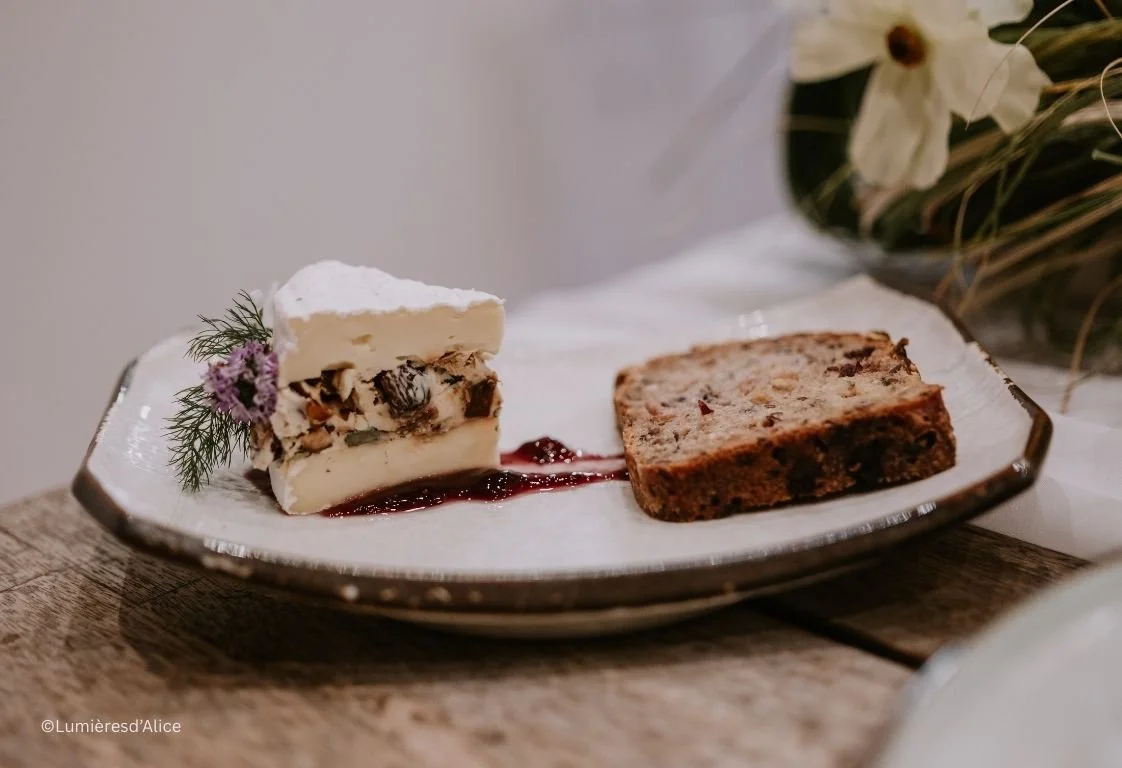 Fromage haut de gamme servi à l'assiette