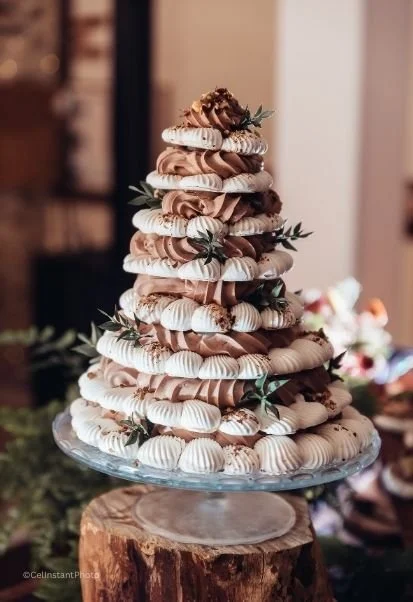 Pièce montée pavlova chocolat pour mariage.