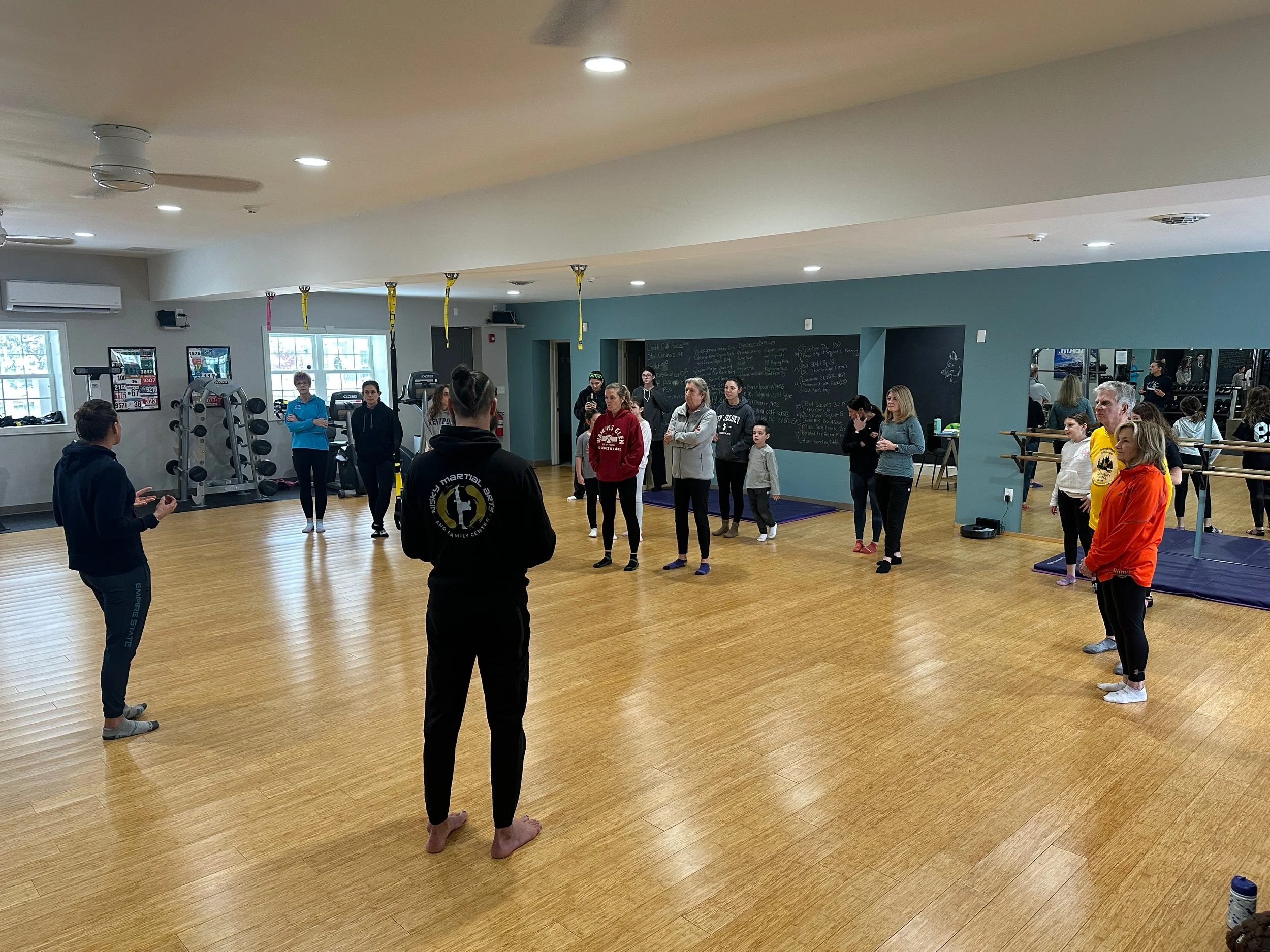 Master Kyle Phillips of Nisky Martial Arts teaching self-defense techniques during a runner safety class hosted by Empire State Endurance.