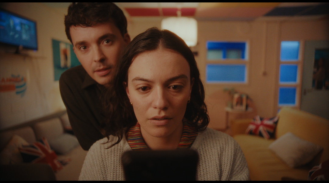 PREMIERE: Molly Lipson’s ‘No Strings’ is released on Million Youth Media with UK Fully Focused