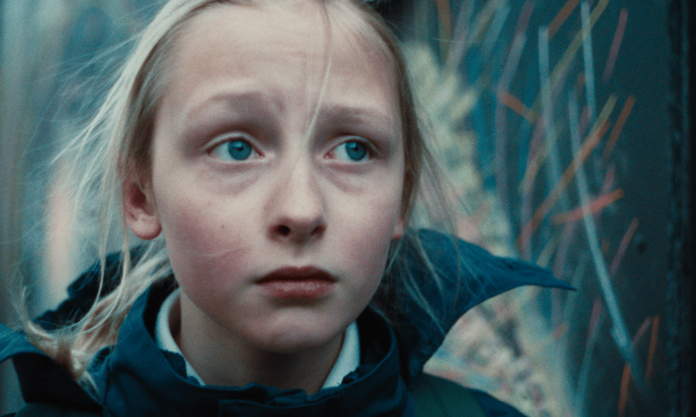 Beatrice Flaherty as Thea
