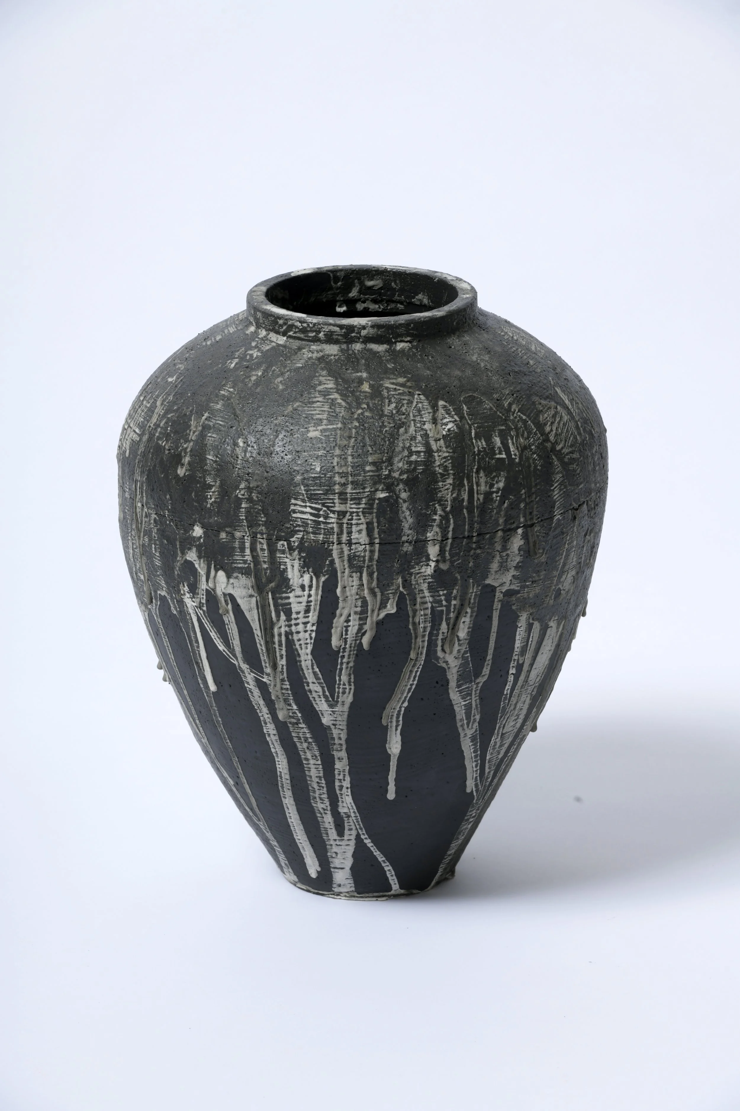 
Jarre de lave n°5 - Musée Sahut, Volvic, 2024, J.Damase©