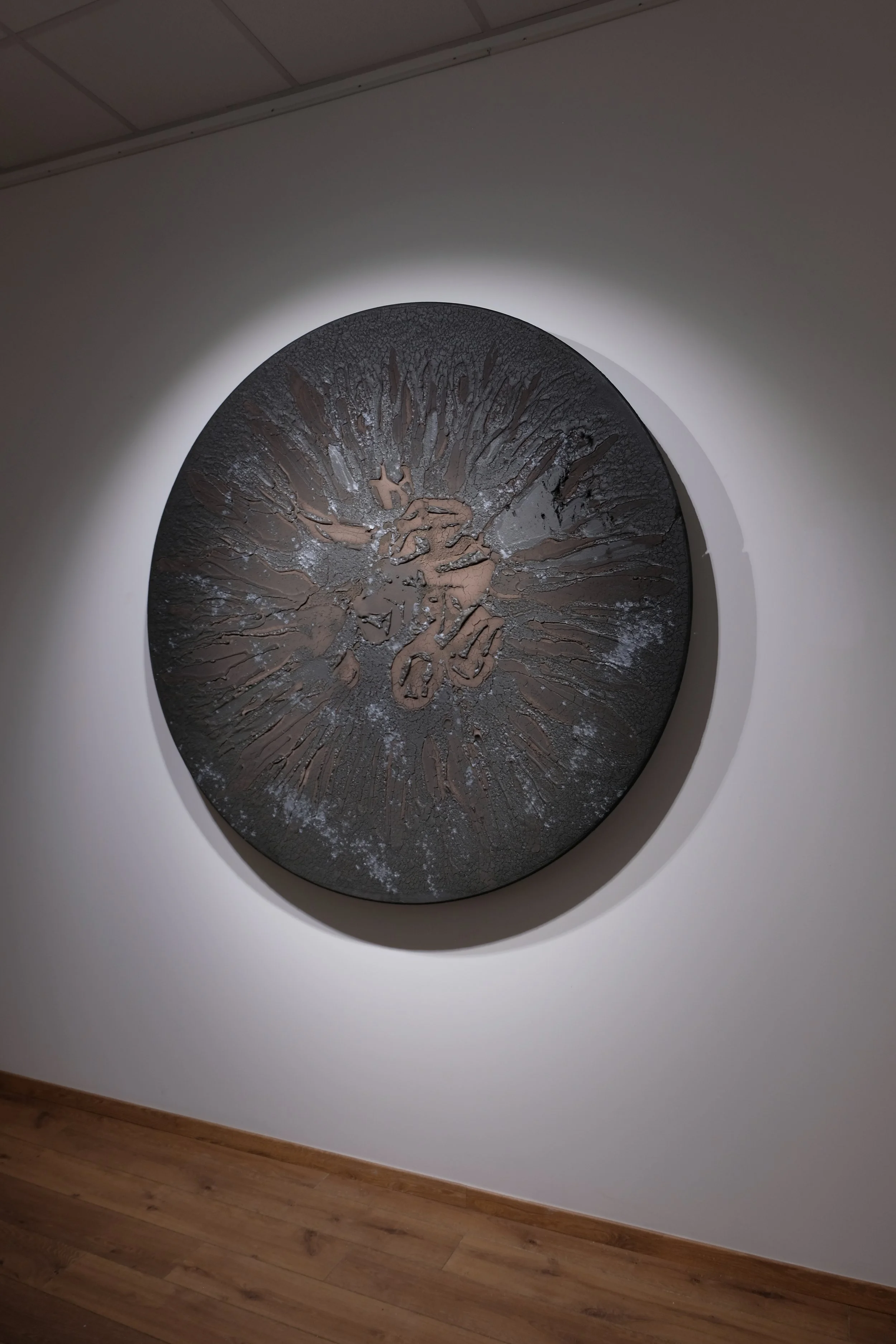 Hublot 1/2 D160cm - Musée Sahut, Volvic 2024, J.Damase©