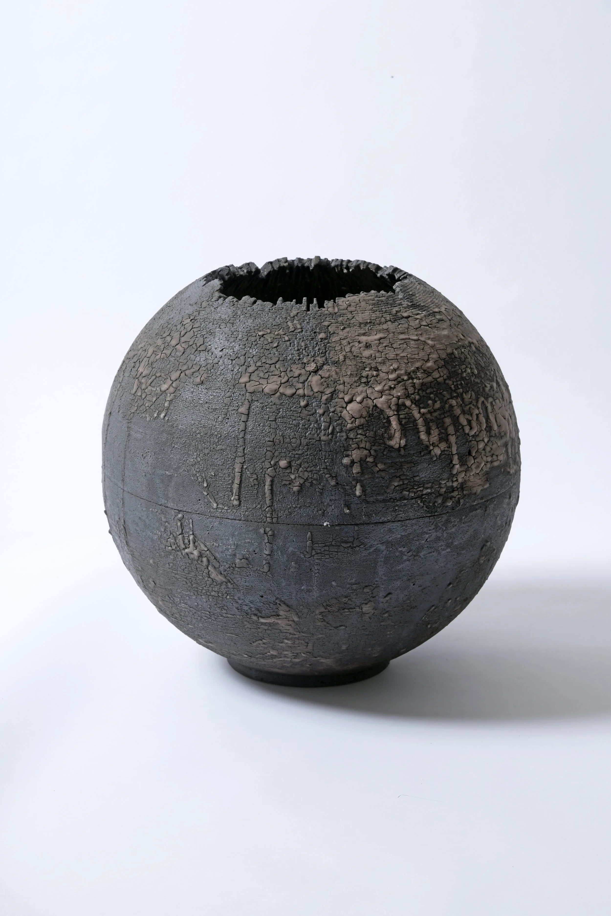 Jarre de lave n°9 - Musée Sahut, Volvic 2024, J.Damase© 