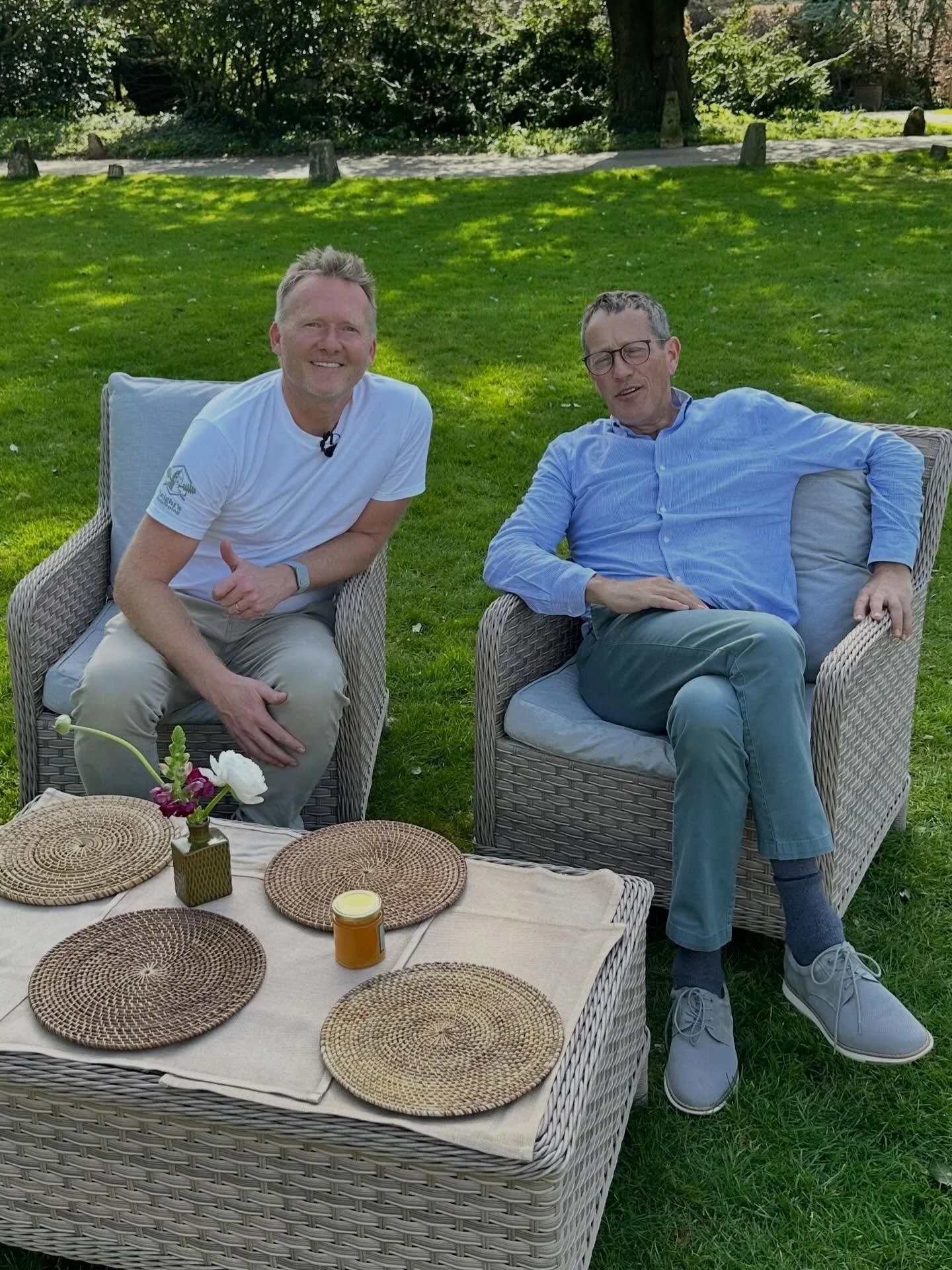 A fantastic afternoon filming with CNN&rsquo;s Richard Quest for an upcoming episode of Exploring Our World of Wonder. We spent the afternoon at Calcot Hotel &amp; Spa, opening up some of their hives and diving into the incredible world of bees&helli