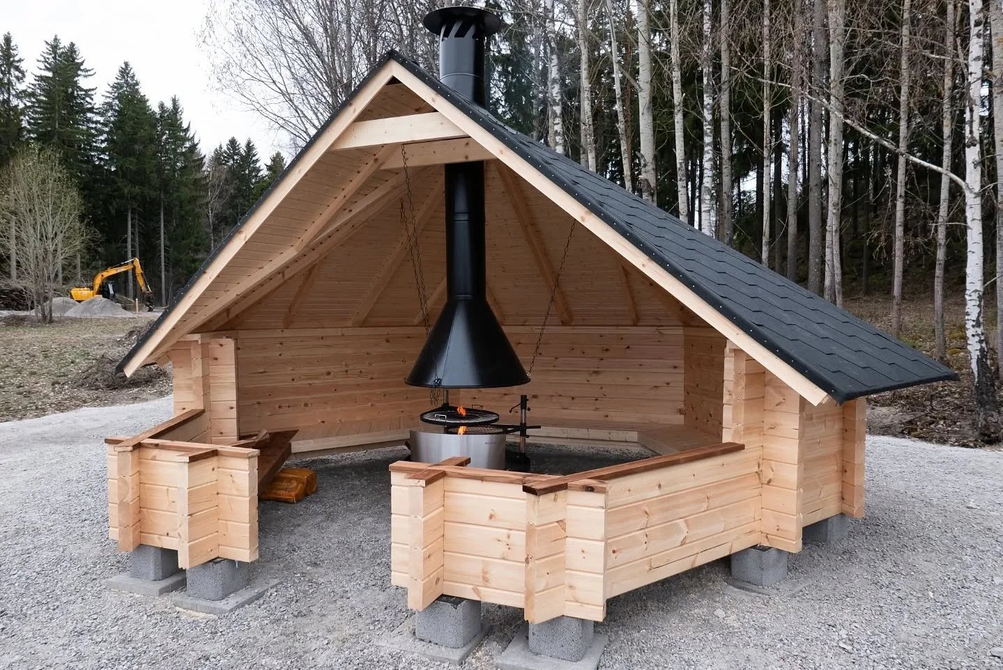 Etsitk&ouml; kest&auml;v&auml;&auml; laavuratkaisua virkistysalueelle tai luontopolun varrelle?

Korian Hirren Kotalaavu 17+ on huoltovarma investointi, joka tarjoaa 17 m&sup2; suojaisaa tilaa ja leve&auml;t penkit jopa yli 20 henkil&ouml;lle. T&auml