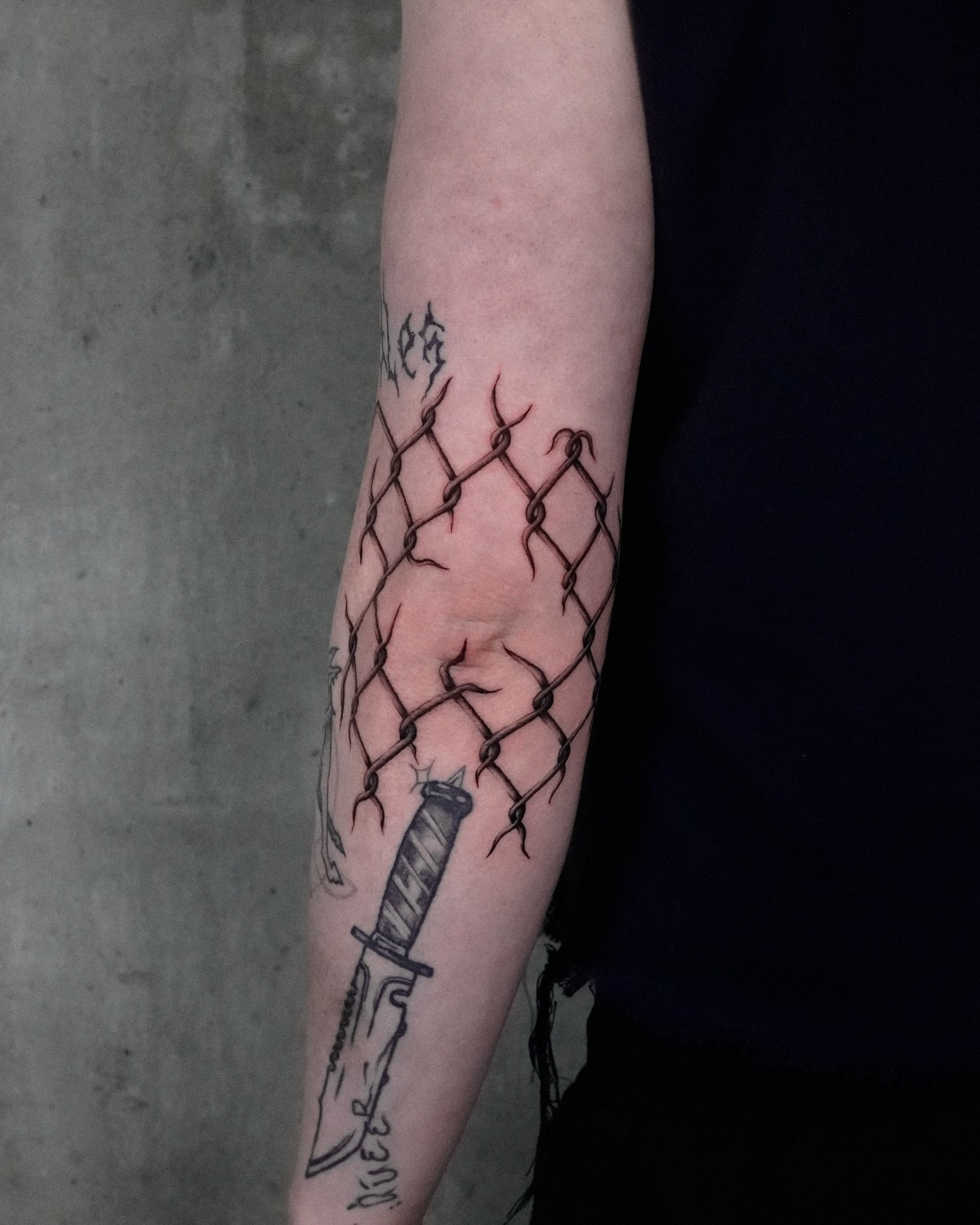Elbow Fence for Jasper made at @sanspatrie.studio