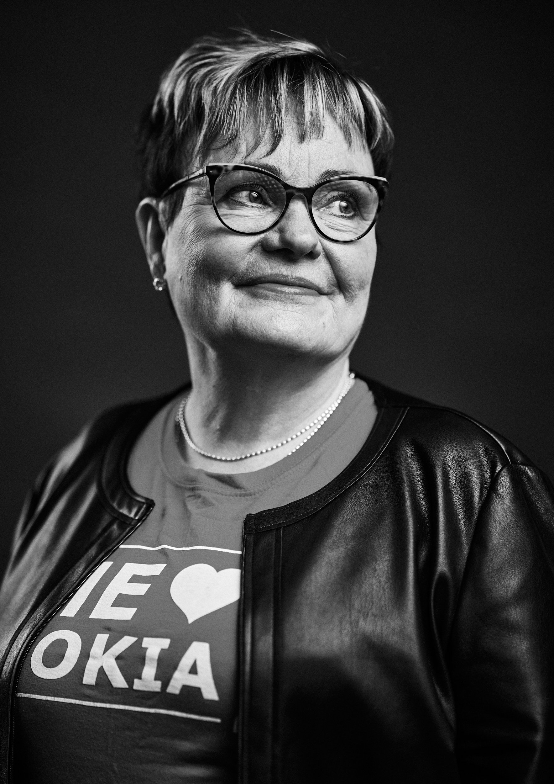 ”Olisiko niin, että naisilla on
parempi empatiakyky?
Miehet ovat joskus vähän yksitotisia.
Heillä voi olla hyviä ajatuksia,
mutta he eivät osaa tuoda niitä ulos.” -Tiina Kuusisto