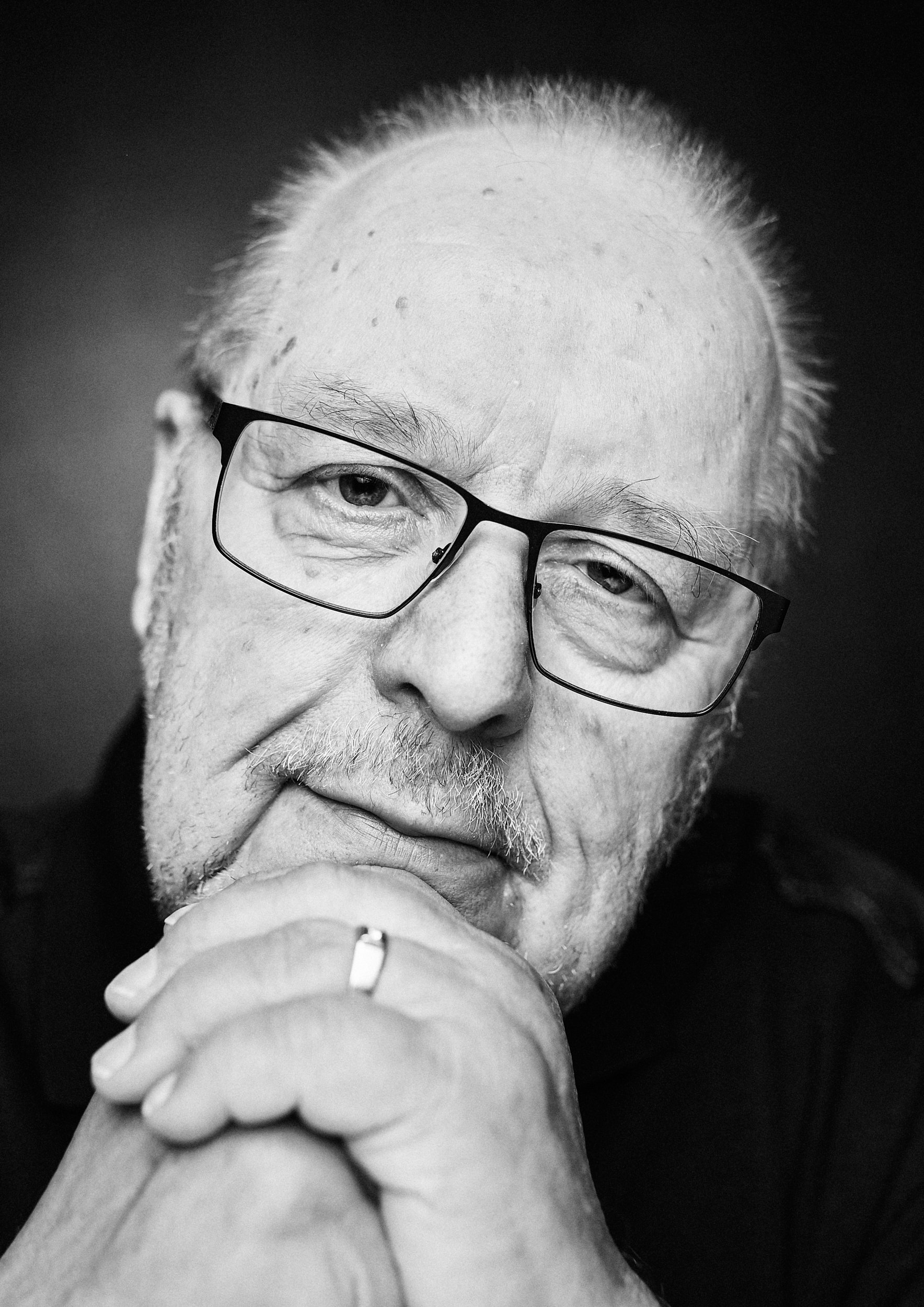 ”Muistan kun ensimmäisen
kerran ajettiin kaupungin halki
Nokian valtatietä niin
Helena melkein purskahti itkuun.
Että mikä käpykylä tämä oikein on, mihin
olemme tulossa.” -Markku Niskanen