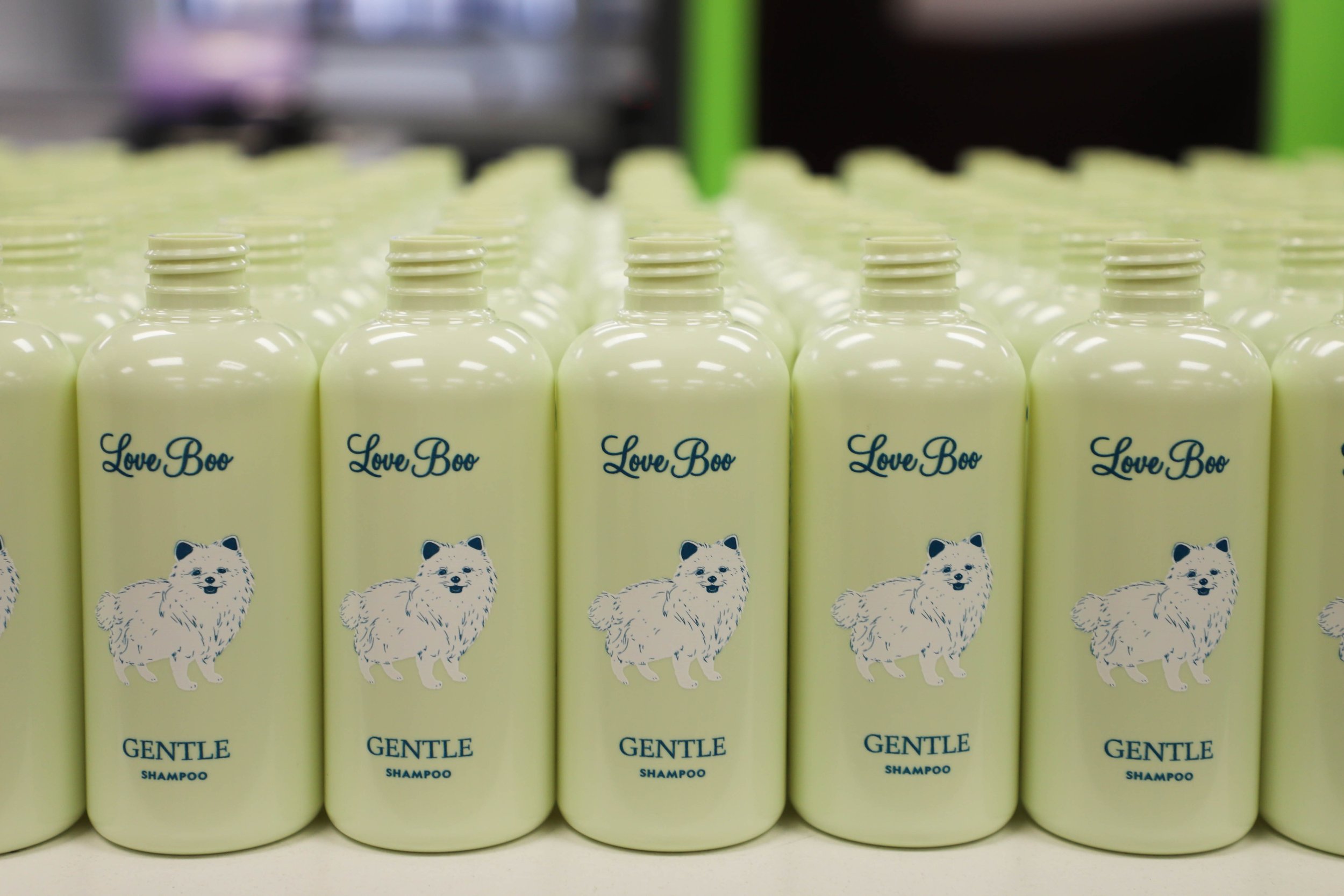 Printed plastic cosmetics bottles