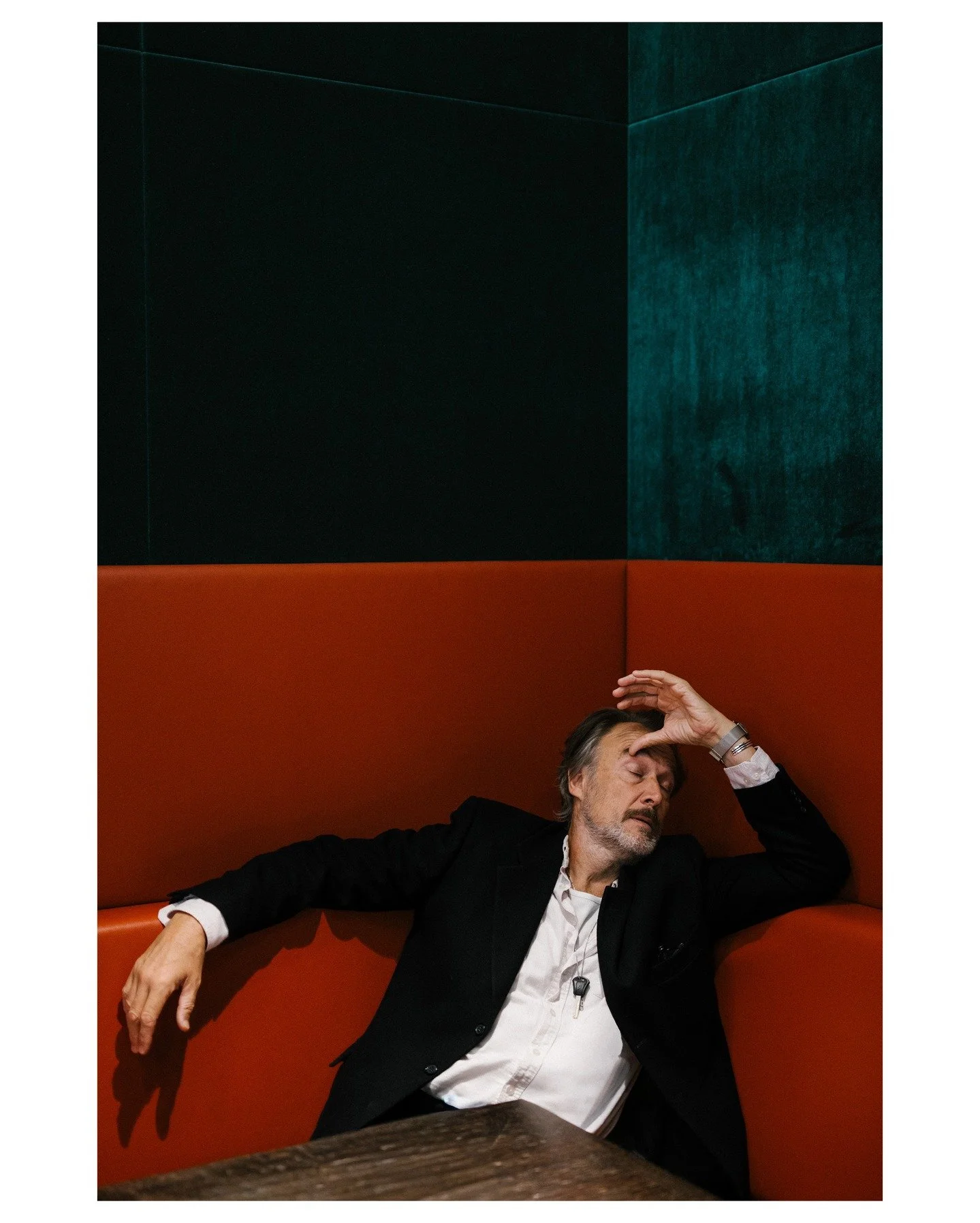I had the pleasure of photographing my friend, the talented artist and actor @carloslealartist @carloslealpics , once again after our reunion at the Zurich Film Festival.

@veraschmid_agent 

#portraitphotography
#fineartportrait
#moodyportrait
#edit