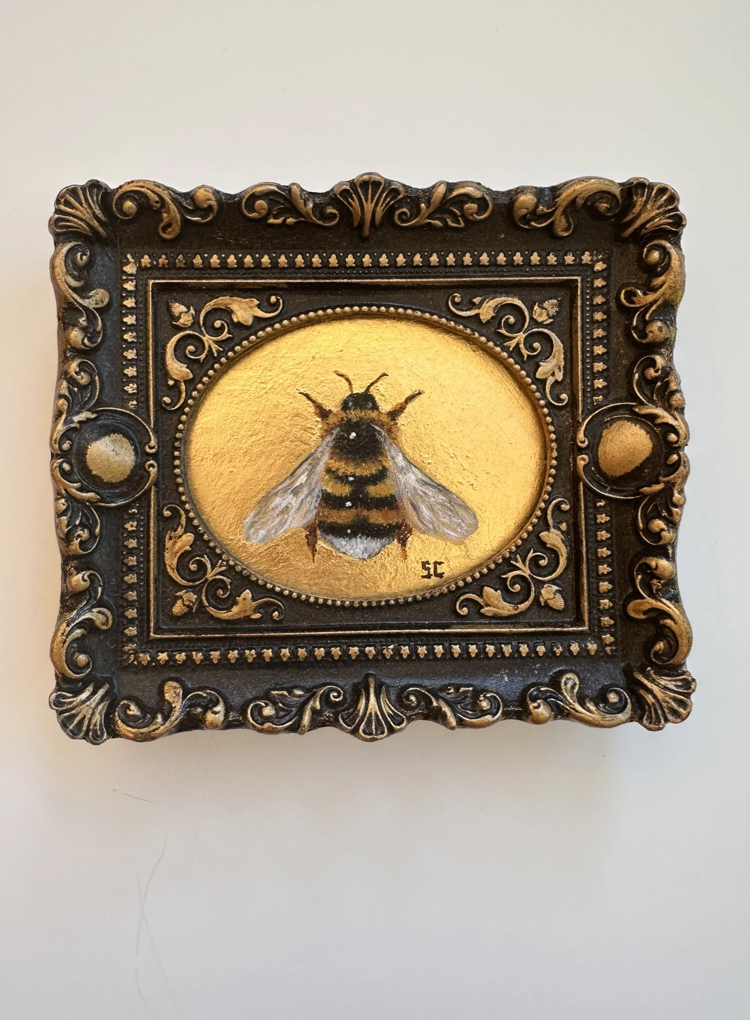 BEE - GOLDEN GIRL.jpeg