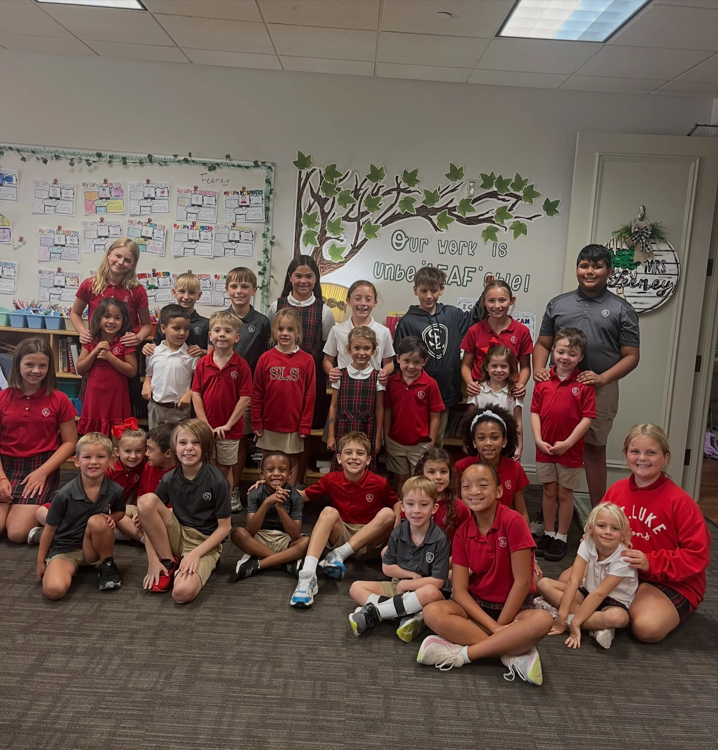 Mrs. Feeney&rsquo;s 5th grade class conducted a science lab today with their &ldquo;kinder buddies&rdquo; where they made chemical reactions by pouring baking soda into vinegar!👩&zwj;🔬🧑&zwj;🔬

#science #lab #kindergarten