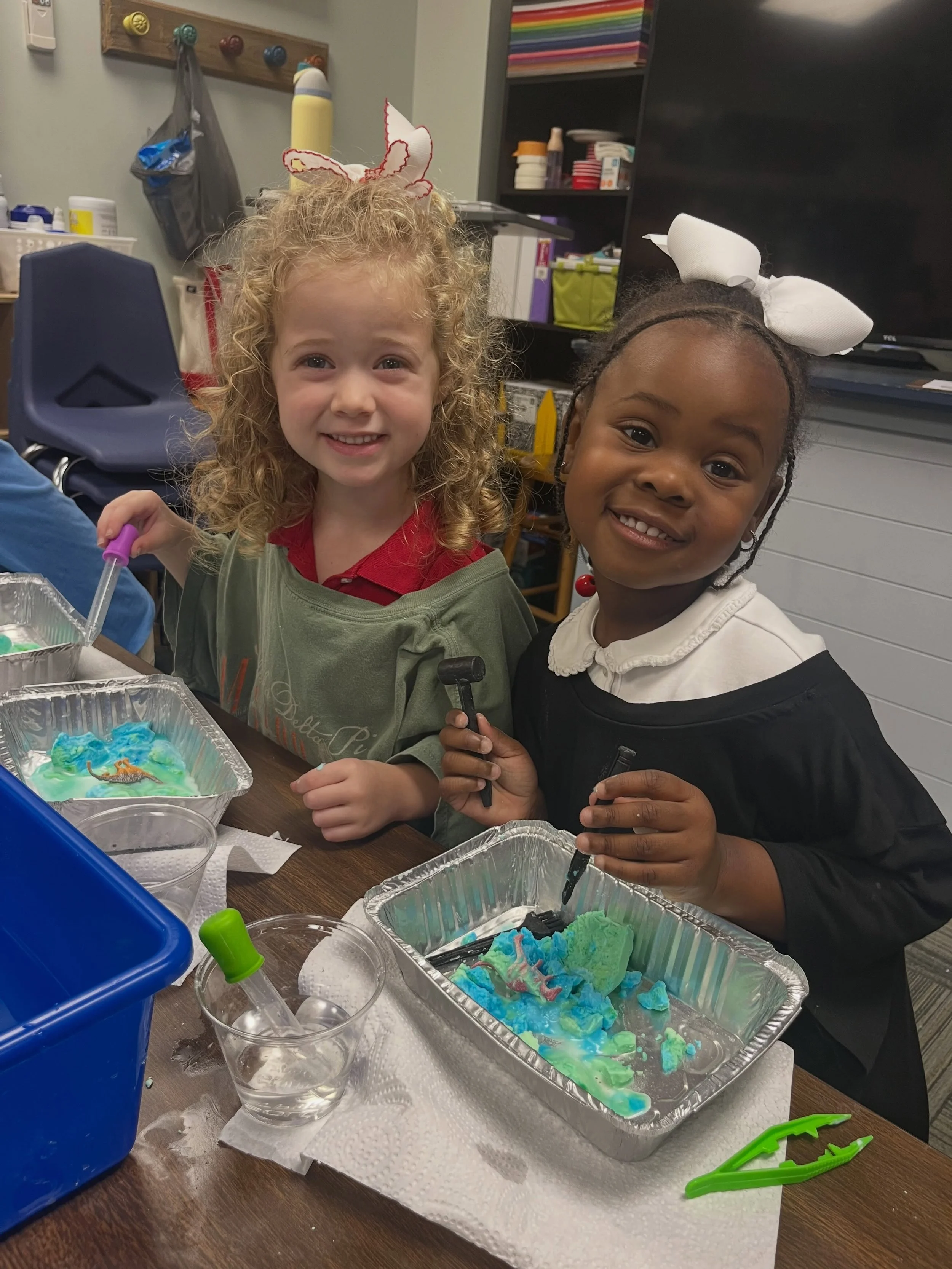 It&rsquo;s dinosaur week for Jr-K in the STEAM Lab!🦕

Today, our Jr-K classes were paleontology excavating dinosaur eggs!🥚 

#dinosaur #lab #science