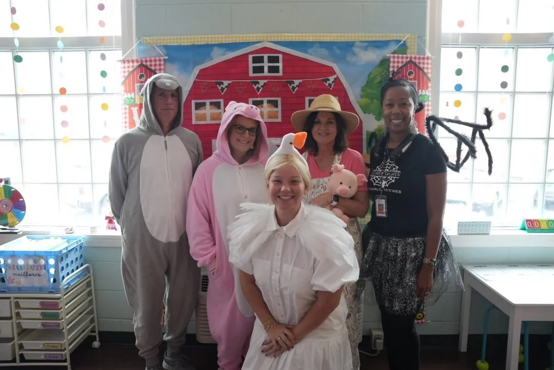 To wrap up an awesome month reading Charlotte&rsquo;s Web, 3rd grade celebrated with farm themed snacks and a Charlotte&rsquo;s Web movie party!🐷🕸️

#reading #book #charlottesweb