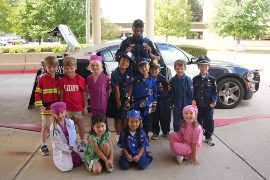 Our kindergartners dressed up as community helpers today to celebrate Community Helper Week!

They learned about the roles of these helpers and how they make a difference in our community every day!

Thank you, Officer Abrams for giving us a tour of 
