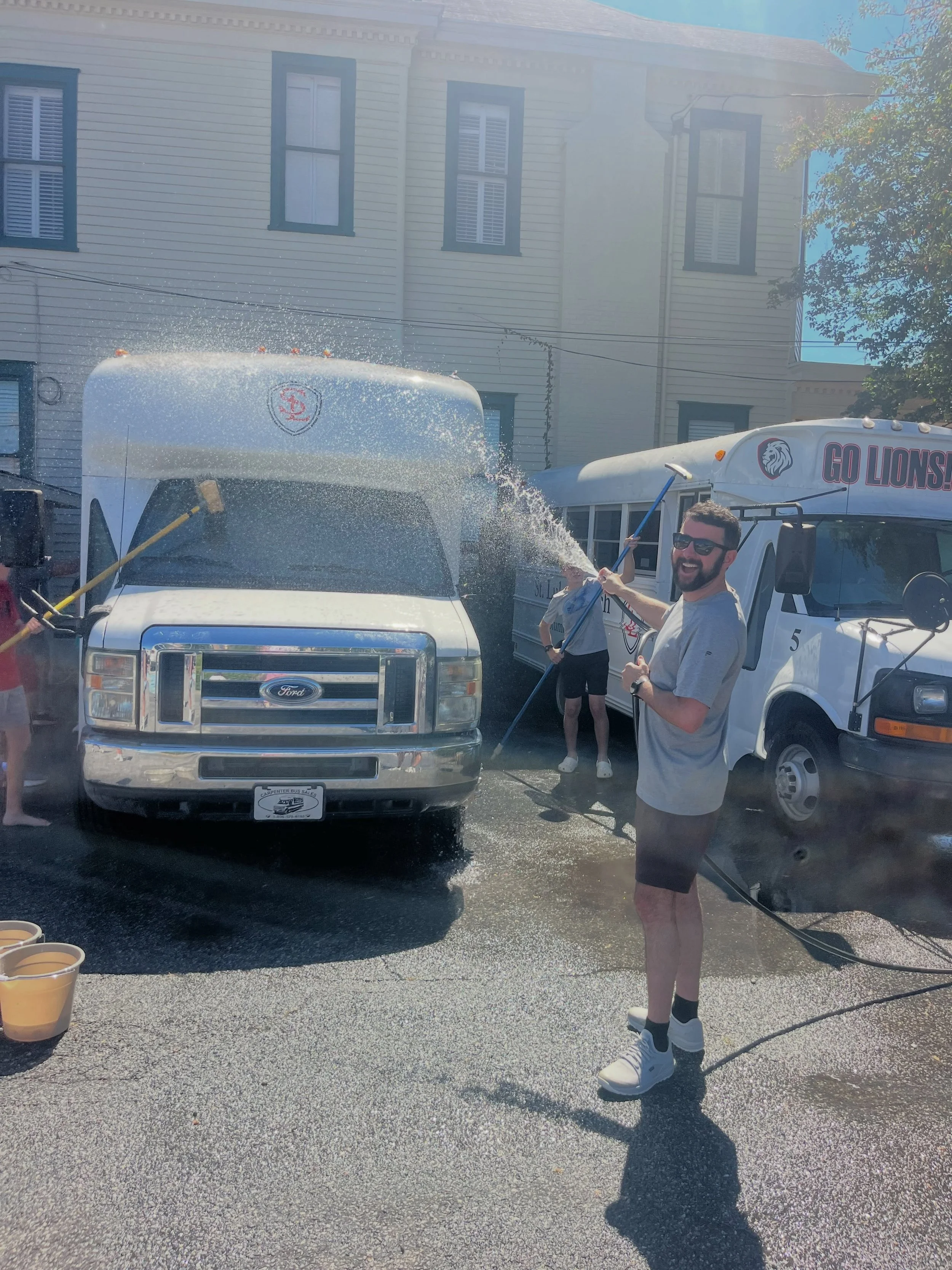 It was the perfect day to give our school buses a wash!🫧

Shoutout to Derek Hay and our Servant Leadership class for making our buses look new &amp; shiny!

#carwash