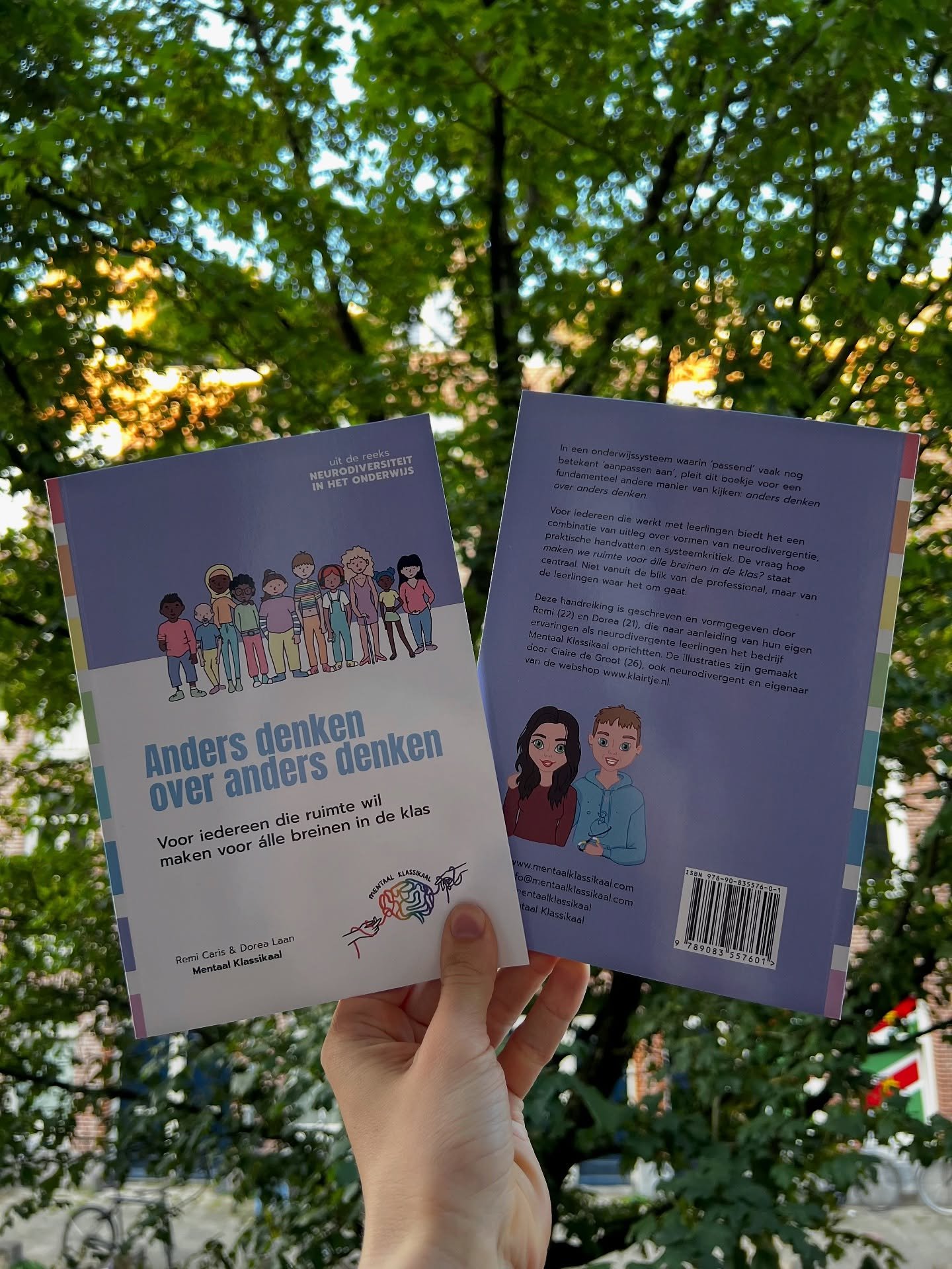 Ons allereerste boek is er!!

Ons boek &ldquo;Anders denken over anders denken&rdquo; is vanaf n&uacute; te koop! Vaak worden boeken over onderwijs geschreven door leraren, beleidsmakers of andere onderwijsprofessionals. Daar misten we regelmatig nog