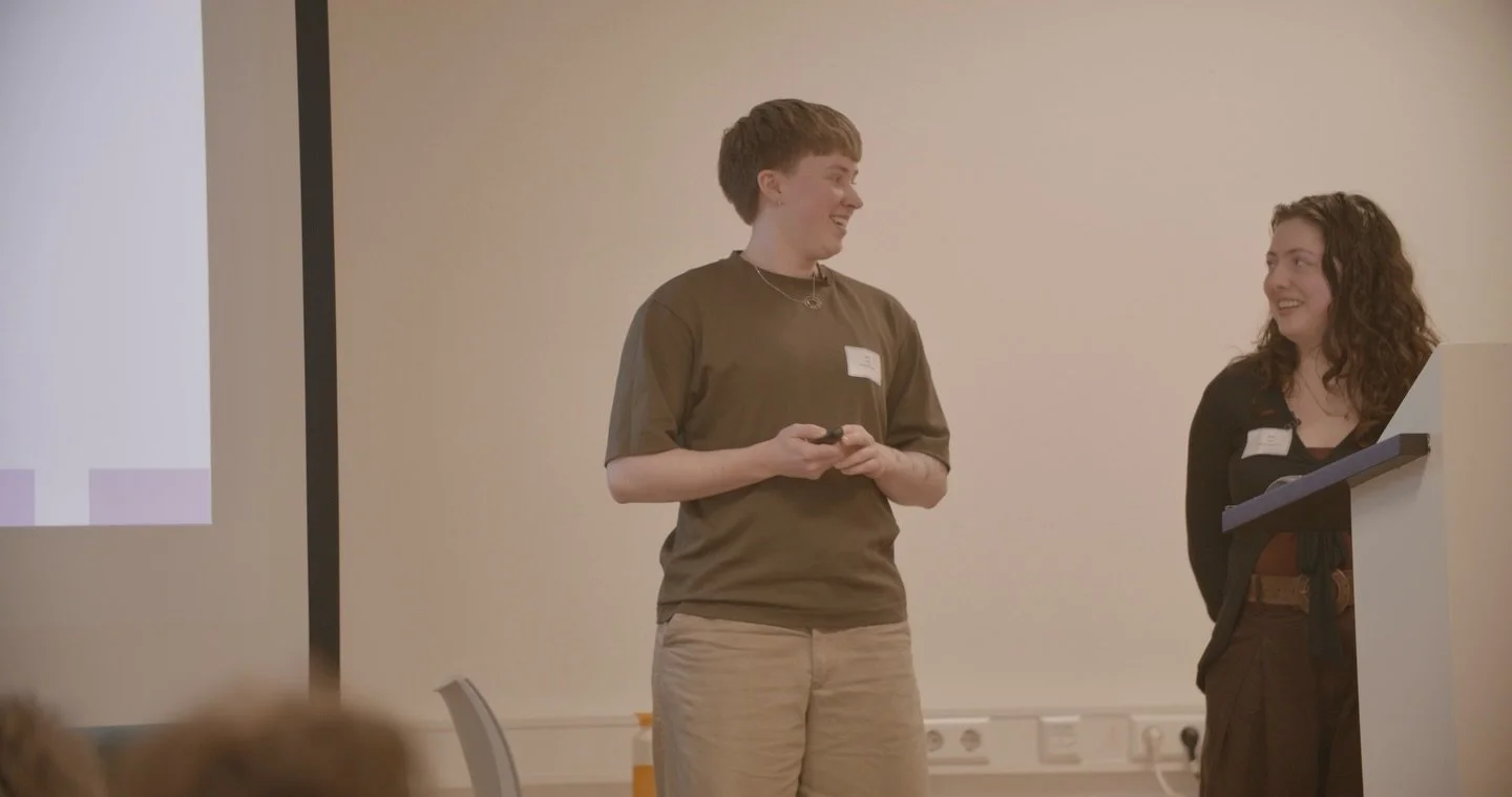 Afgelopen dinsdag waren we terug bij @levvel_jeugd, de plek waar @remicaris 2,5 jaar lang meerdere keren per week therapie volgde. Het was best wel spannend om na een kleine 3 jaar hier weer naar binnen te gaan, maar gelukkig was het nu voor iets vee