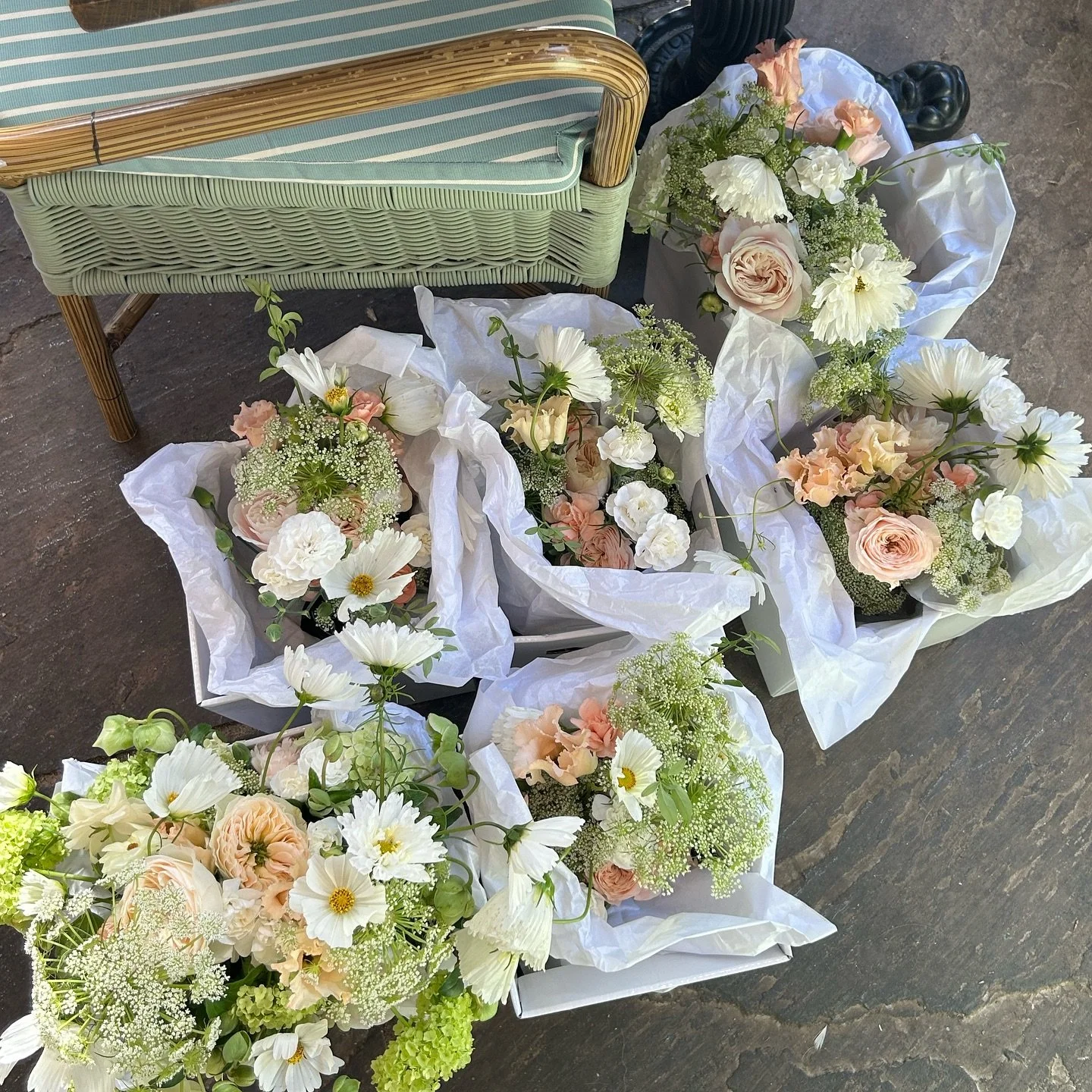 Moments from last weekend for Laura and Ben, it was such a pleasure to make these florals for them, from me and @lucca_studios studying performing together to working in weddings and now working on her wedding together was the perfect combination 🌸?