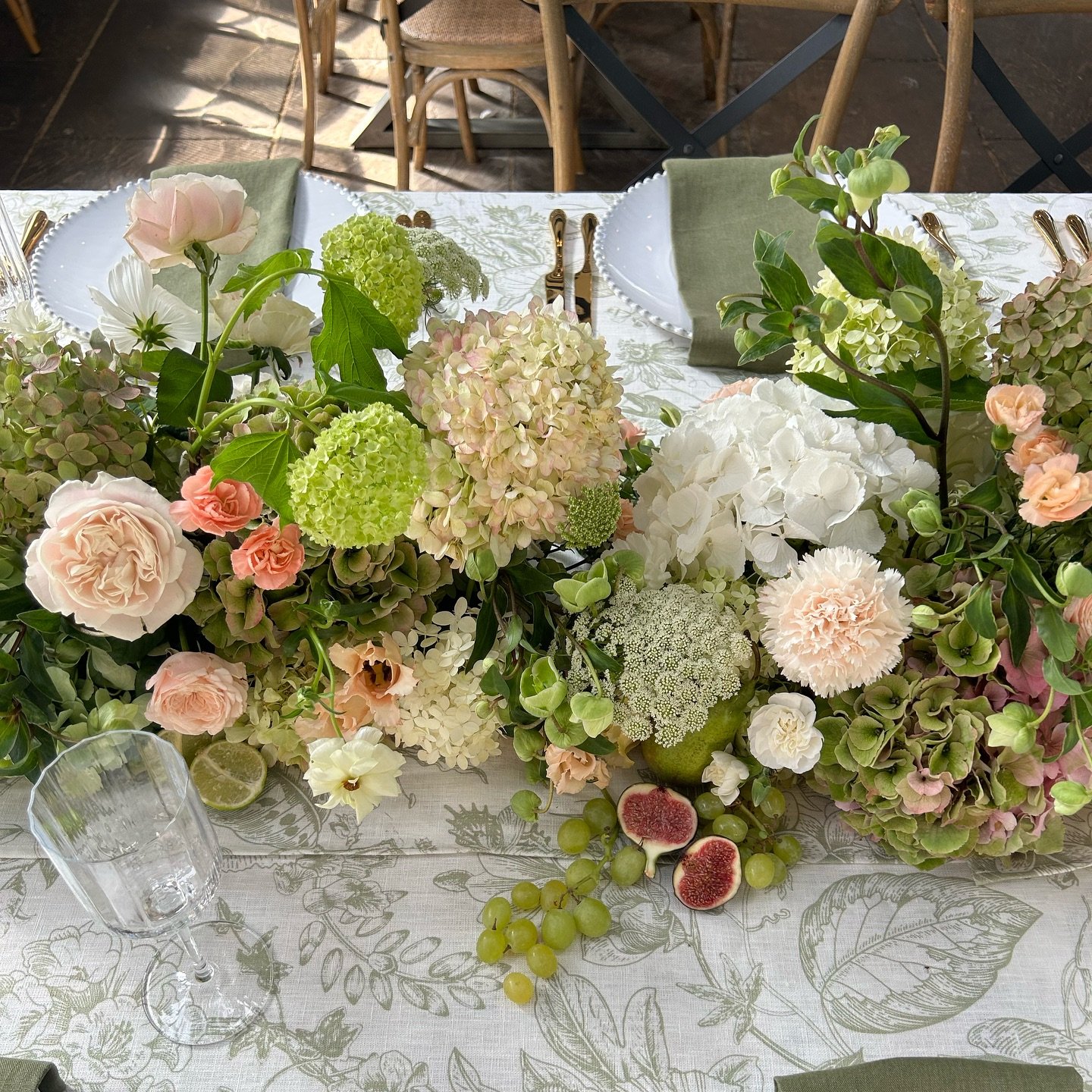 Still not over this table scape 🍇🍐

Planner @stewartbrownevents
Stationary @lucca_studios
Dinnerware @chippingnortoneventhire
Napkins @theknottednapkinco