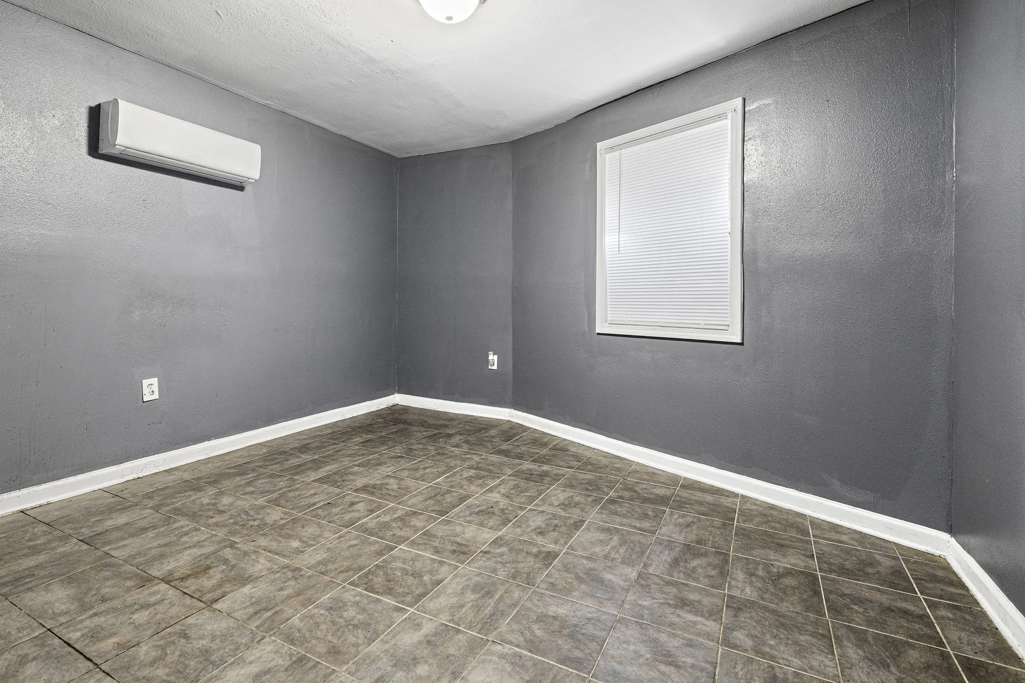 12-web-or-mls-1356 Flanders (2).jpg