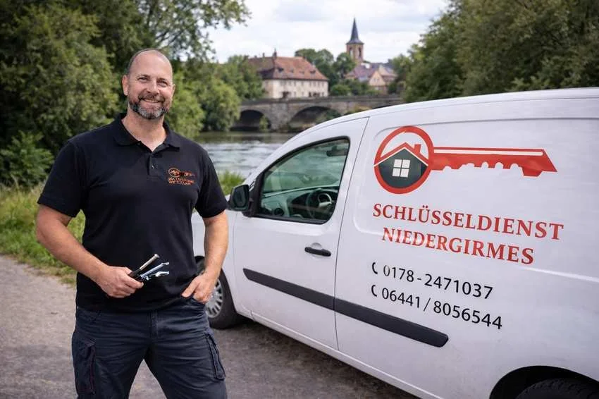 MS Schlüsseldienst Wetzlar – Schlüsseldienst Monteur mit Einsatzfahrzeug in Niedergirmes, Wetzlar