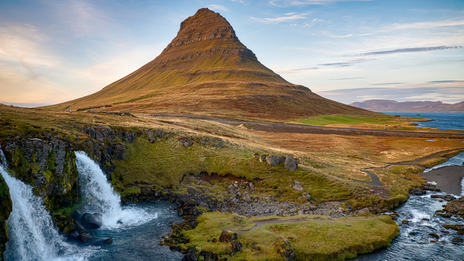 13 Kirkjufell mountain.png