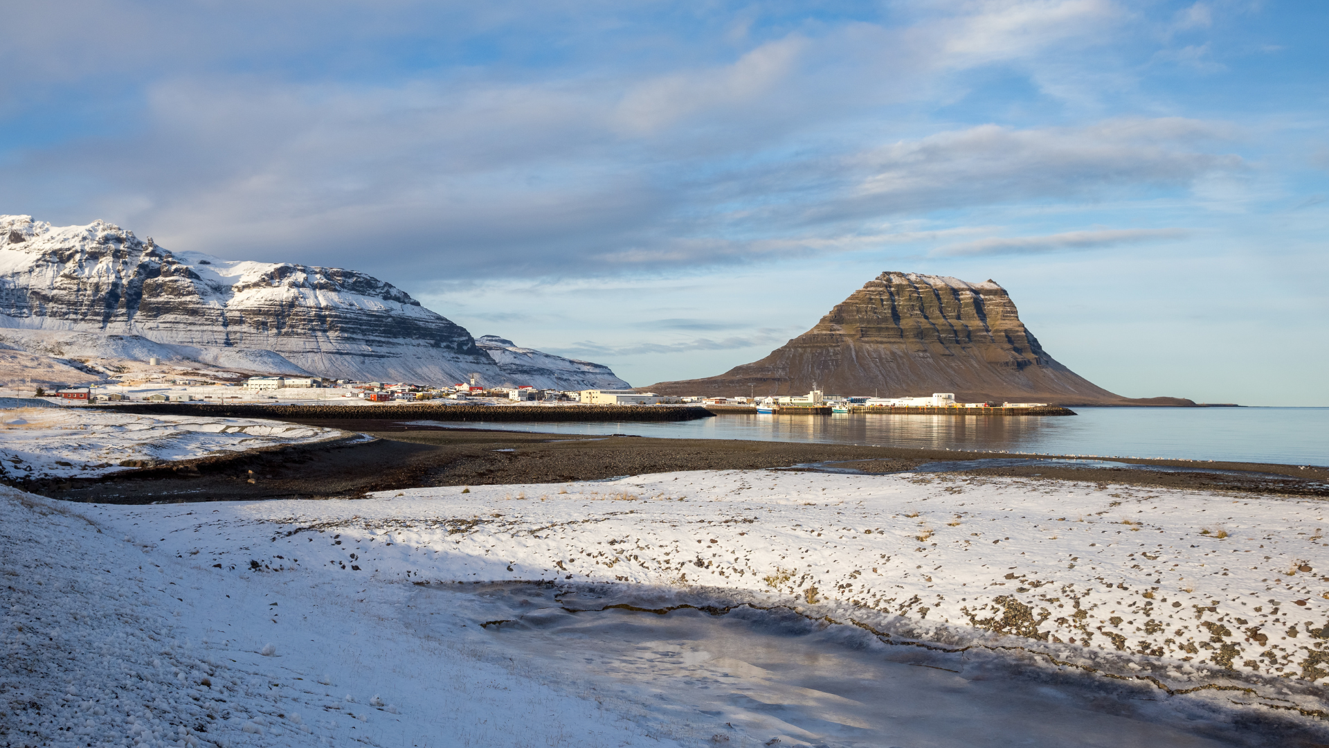 15 Grundarfjordur View on Kirkjufell mountain.png