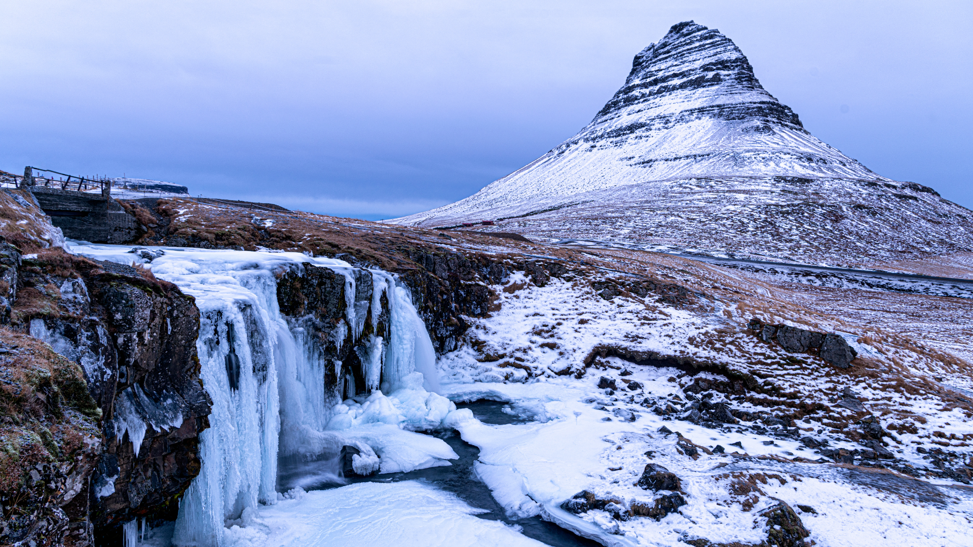 24 Kirkjufell moutain winter.png