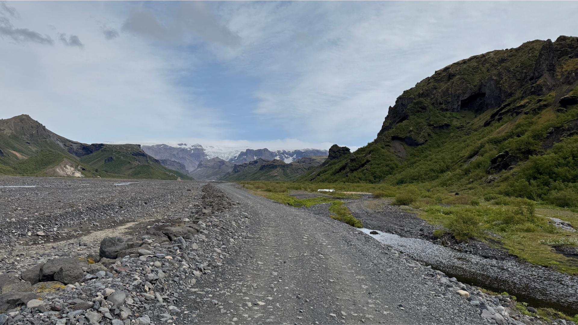 2 road into 1 Þórsmörk.png