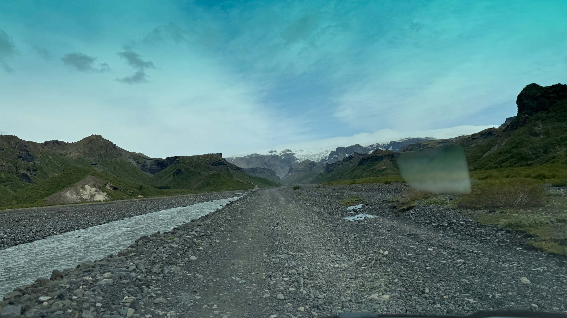 20 Road deeper into Þórsmörk along the river.png