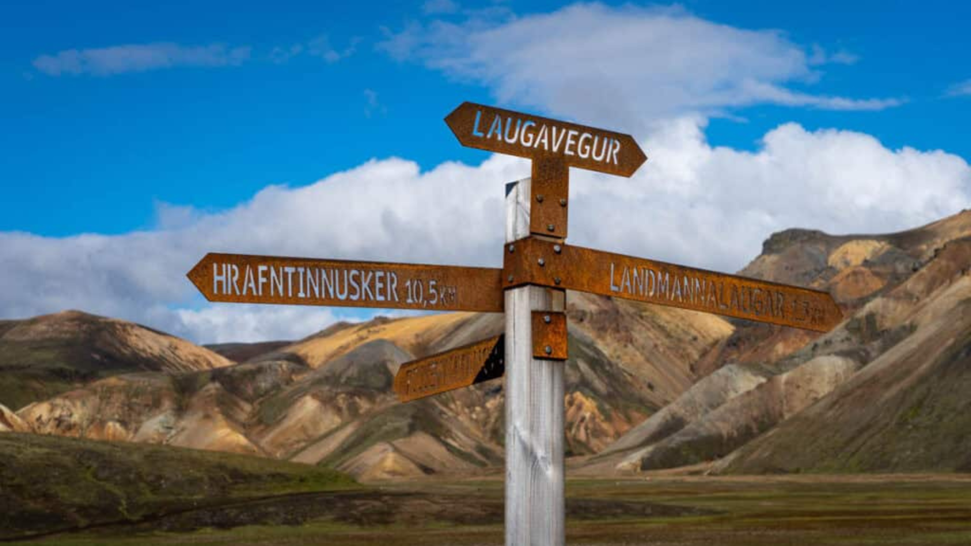 What hikers hiking Laugavegurinn er seeing on their 5 day trek.png