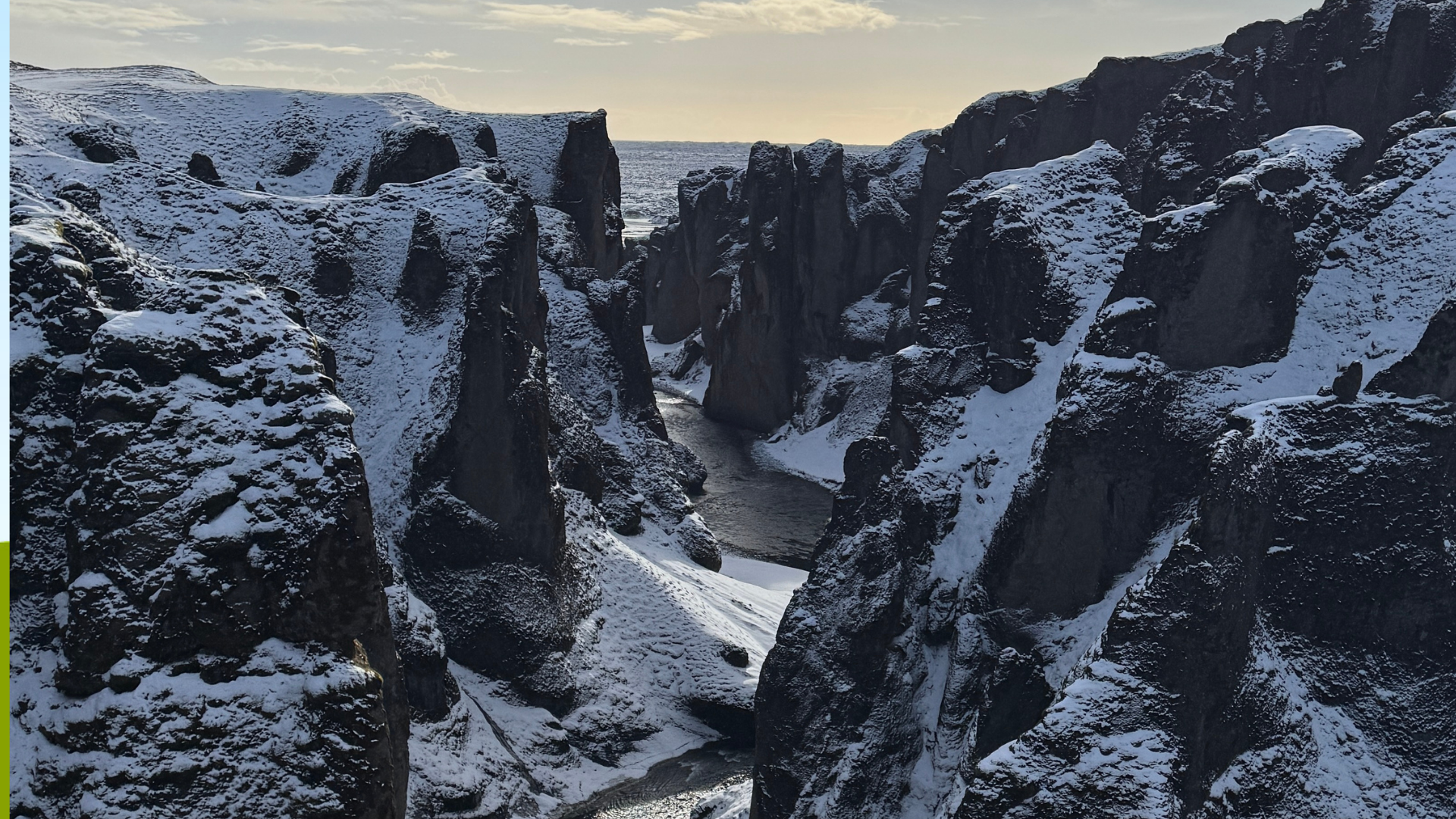 Fjaðrárgljúfur Canyon