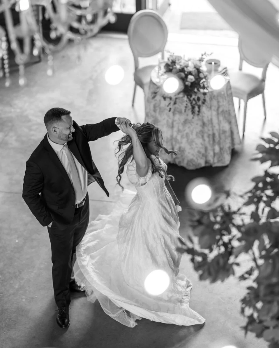 What people don&rsquo;t always see is how much preparation, communication and behind-the-scenes coordination goes into creating a wedding day that feels this relaxed and effortless.

I prepare like CRAZY with vendors beforehand so that when the day a
