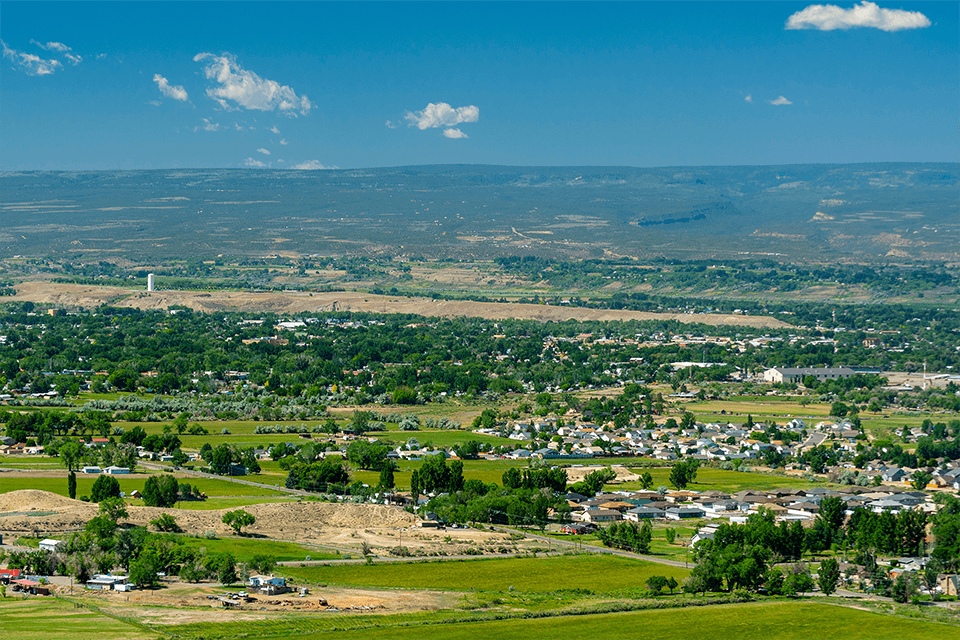 Landscape photo of Montrose County on a sunny day