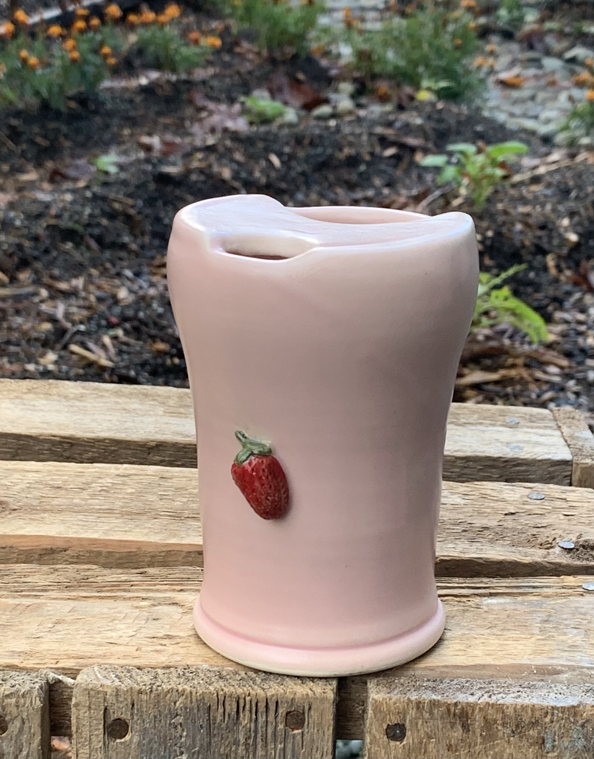 travelmug-strawb.jpg