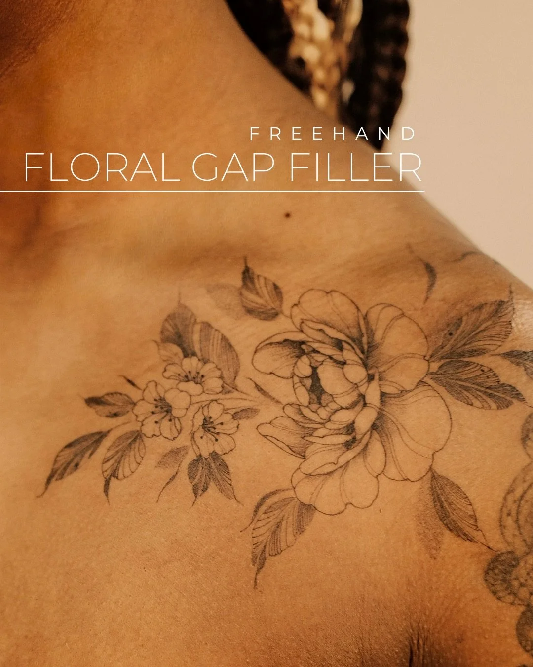 Florals are ideal for filling those tiny sleeve gaps. 🤎

The organic shapes and freehand freedom make it easy to turn awkward gaps into a seamless, well-planned design 😉. 

👉 Swipe to see how we completed half of Alex's sleeve. One more session an