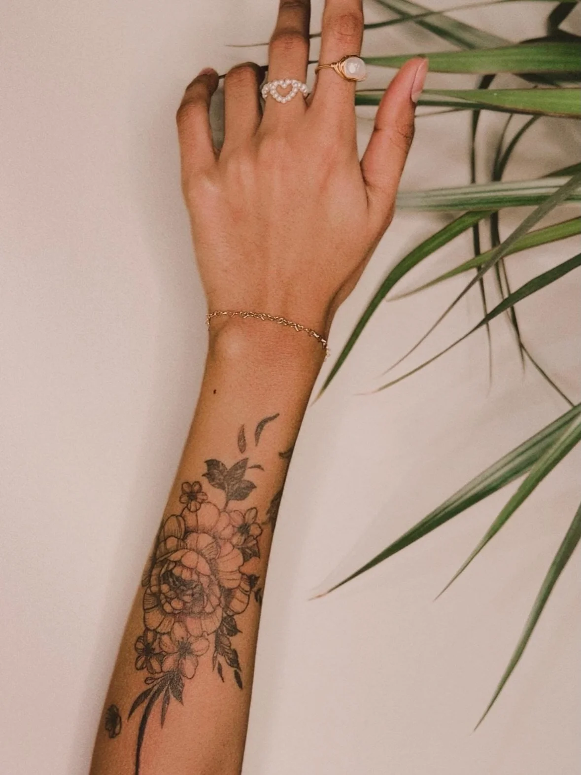 Healed vs fresh. 🌹

This is one of my earliest floral arrangements, made in 2023. I recently had the pleasure of seeing it healed. 💕
It&rsquo;s very moving to see how much my flowers have transformed over these few years, but I still hope to contin