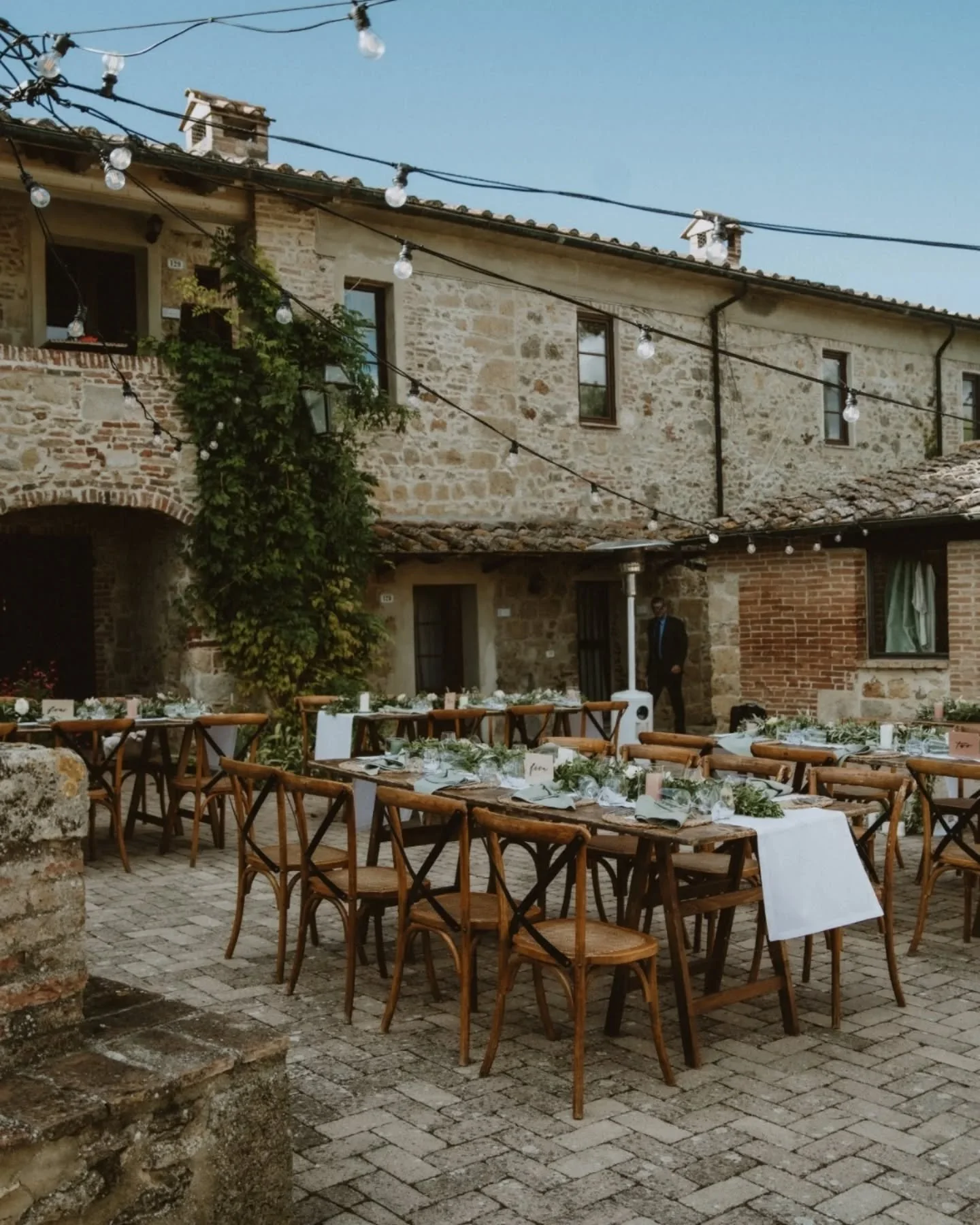 Rachel &amp; Karl wedding in Tuscany, Italy ✨ II Getting the Tuscany vibe is like 😎
.
venue: @tenutadipapena
music: @aldoferriniofficial
photo booth: @lamachinestories
.
.
#tuscany #italy #italywedding #tuscanyvibes #tuscanywedding