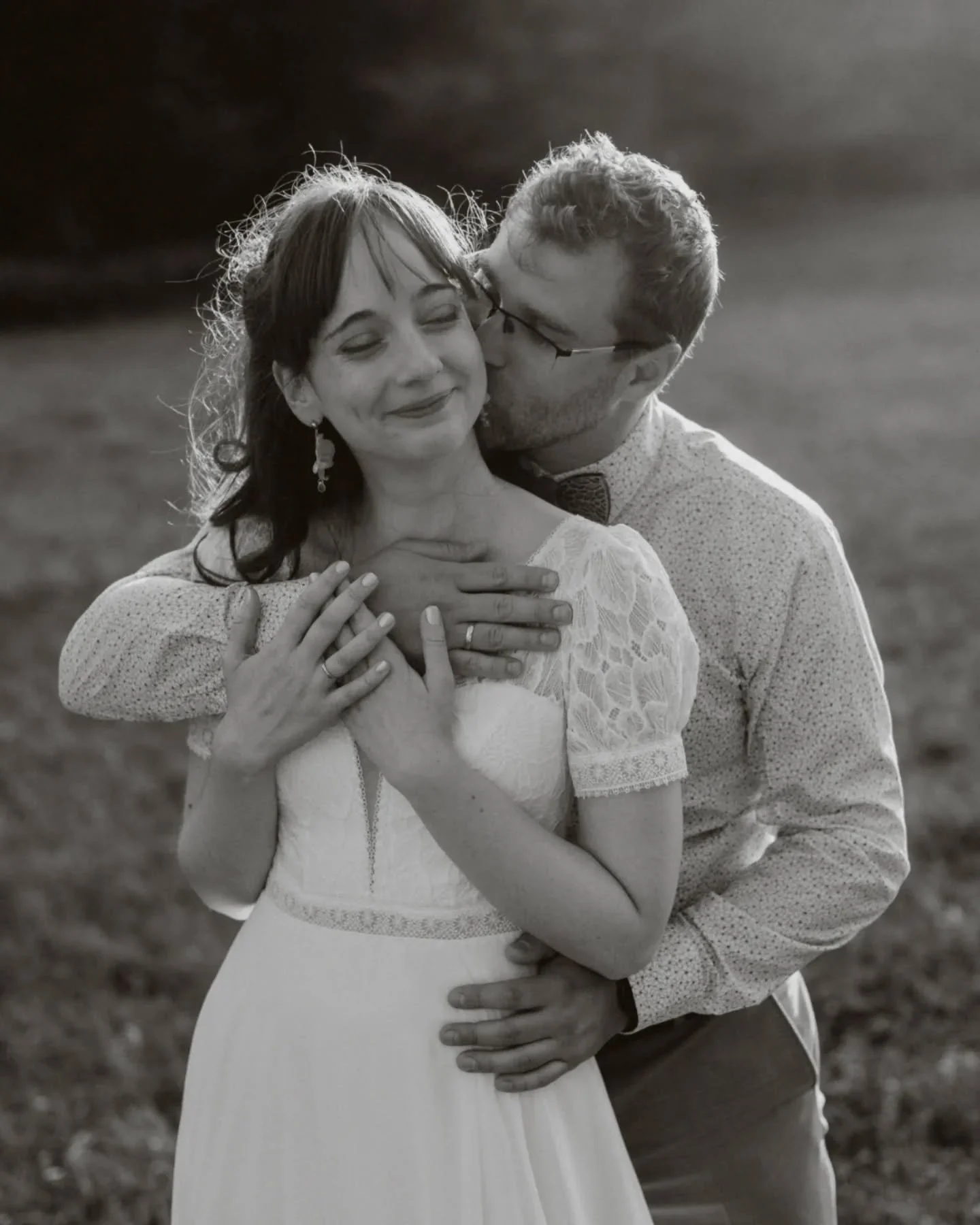 Kata &amp; &Aacute;d&aacute;m wedding ✨ II Self made decoration, wild flowers, golden lights, the best autumn colours, dogs, mini concert with the groom as the guitarist in the band...etc. This wedding festival in the middle of the forest with Kata &