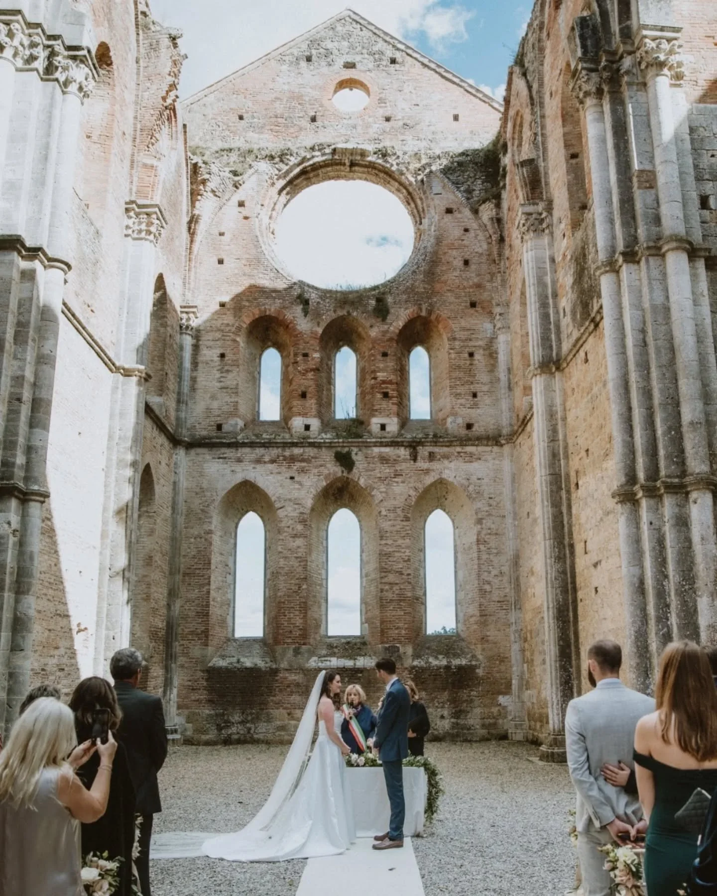 Rachel &amp; Karl wedding in Tuscany, Italy ✨ II This is your sign to go to a destination wedding to breathtaking places. 🧡
.
venue: @tenutadipapena
music: @aldoferriniofficial
photo booth: @lamachinestories
.
.
.
#tuscanywedding #italyweddingphotog
