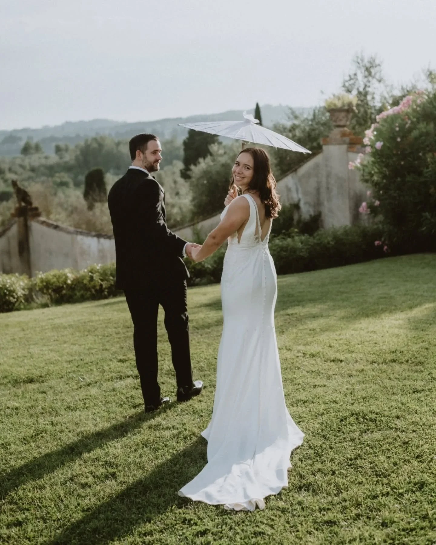 Destiny &amp; Thomas wedding in Tuscany, Italy ✨ II Lovin all the destination weddings in Italy so much! Can't wait to go back this year to capture even more! 🧡 But this time let me show you some of my favourite moments from the wedding of Destiny &