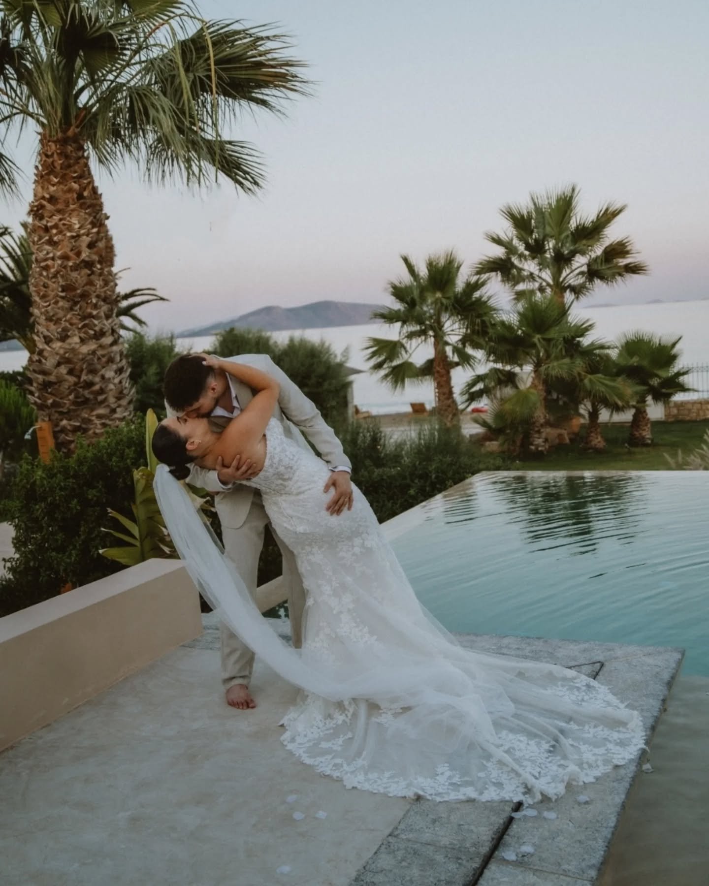 Farah &amp; Darren wedding in Greece ✨ II This is your sign to choose magical places for your big day 💙🤍.
.
.
#greecewedding #destinationwedding #seasidewedding #destinationweddingphotographer #editorialphotography