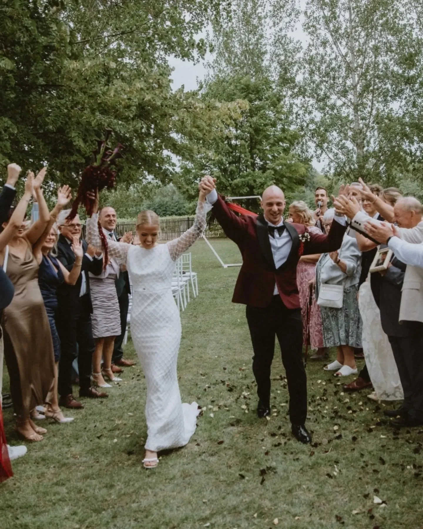 Anna &amp; Marci wedding ✨ II How many emotions can fit into one day?
YES.
Or we could say: this is how a perfect wedding looks like. 🧡 
Photos are mix of film &amp; digital.
.
.
photographer: @tusiphotography
videographer: @eskuvo_film
venue: @bicz
