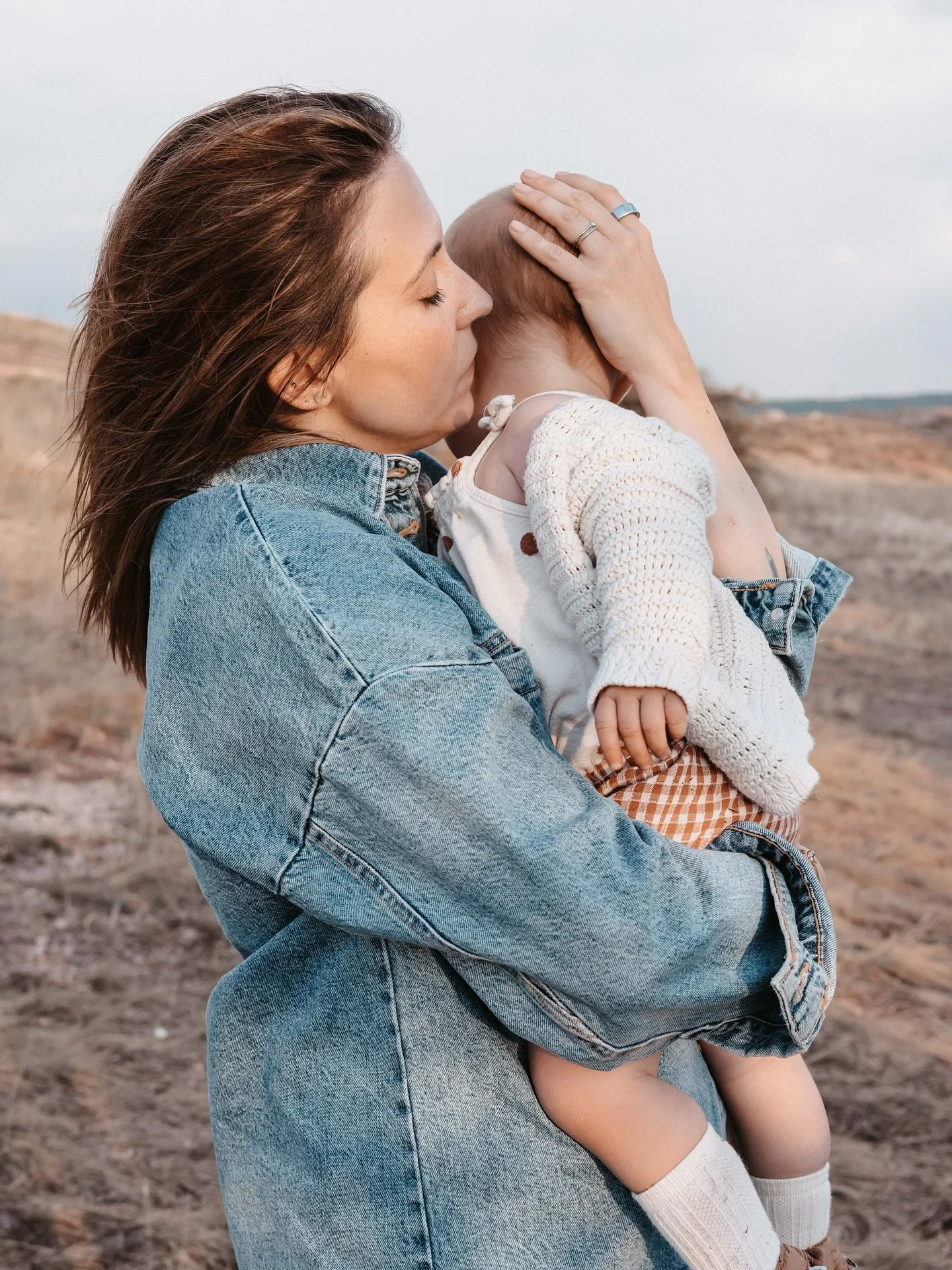 Egy &ouml;lel&eacute;sben az eg&eacute;sz vil&aacute;g🤍

Ezek az apr&oacute; pillanatok, amik mindent elmondanak a szeretetről, &ouml;sszetartoz&aacute;sr&oacute;l. Az ilyen eml&eacute;kek azok, amiket legjobb megőrizni-fot&oacute;kban, &ouml;r&ouml