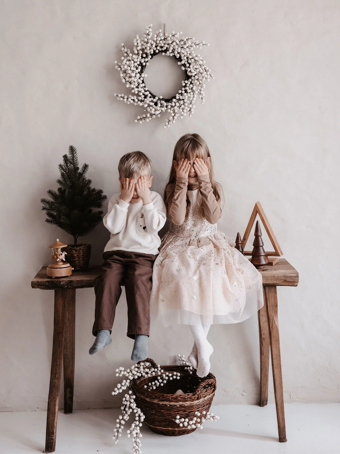 Na ki tud m&eacute;g r&aacute;n&eacute;zni a bejglire?:)

#lifestylephotography #lifestylephotographer #lifestylefoto #lifestylefotozas #familyphotoshoot #familyphotography #csal&aacute;difot&oacute; #csal&aacute;difot&oacute;z&aacute;s #kar&aacute;c