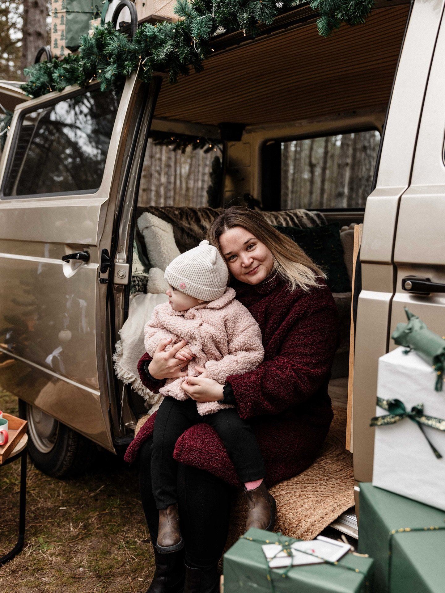 Boldog &uacute;j &eacute;vet mindenkinek💫

Azt hiszem nem is kezdhetn&eacute;m az &eacute;vet vid&aacute;mabb &eacute;s mosolyg&oacute;sabb k&eacute;pekkel, mint ezek🥰 

Rengeteg olyan fot&oacute;z&aacute;s volt m&eacute;g novemberben &eacute;s dec