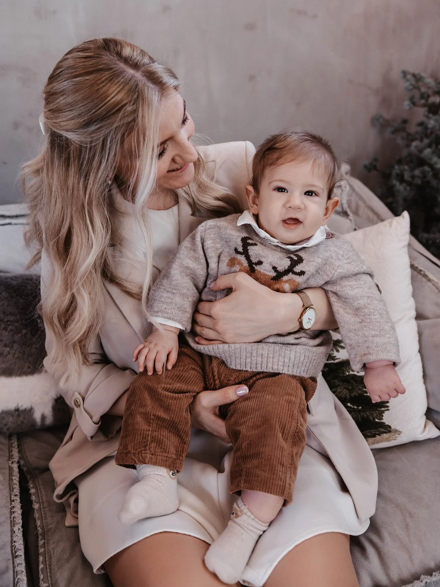 &Iacute;gy janu&aacute;r v&eacute;g&eacute;n hivatalosan is lez&aacute;rom a kar&aacute;csonyi posztol&aacute;st, de Levi első kar&aacute;csony&aacute;t m&eacute;g mindenk&eacute;ppen meg szerettem volna Nektek mutatni🥰

#lifestylephotography #lifes